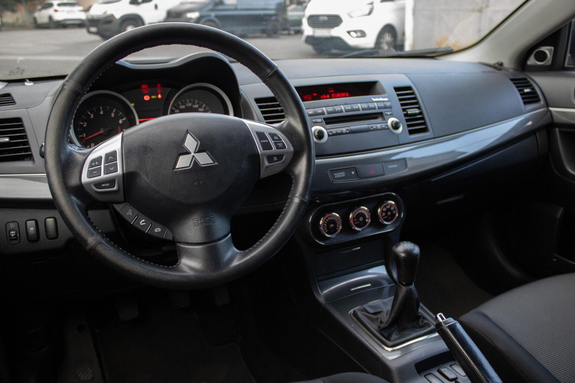 2011 Mitsubishi Lancer, sivá sedan, 178 968 km