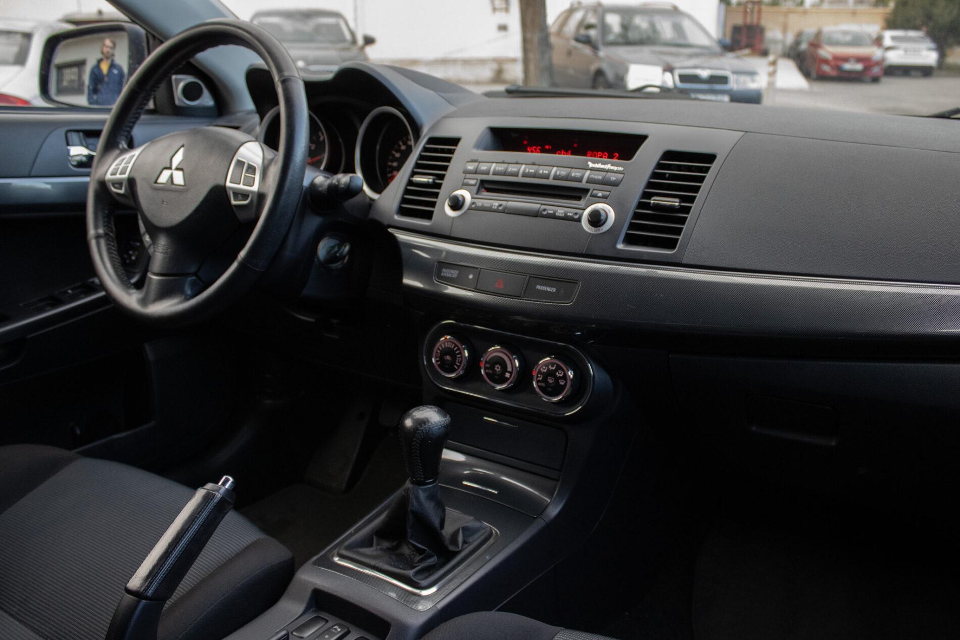 2011 Mitsubishi Lancer, sivá sedan, 178 968 km