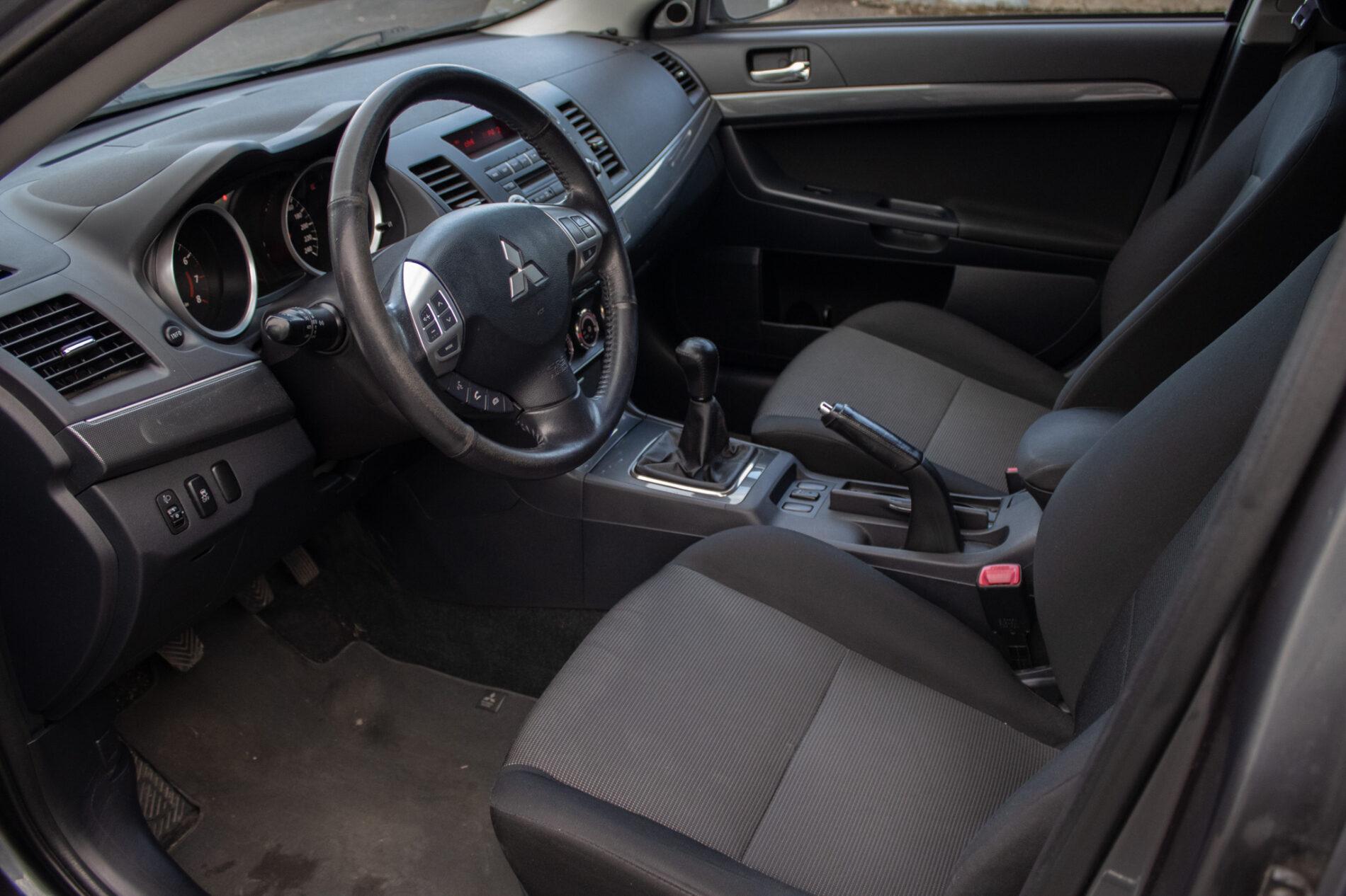 2011 Mitsubishi Lancer, sivá sedan, 178 968 km