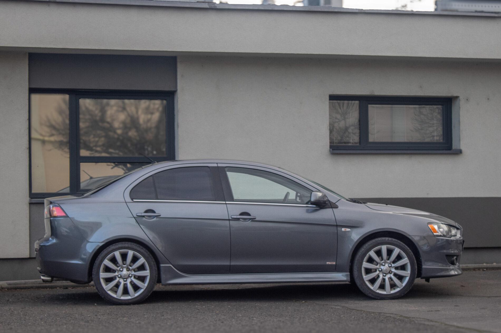 2011 Mitsubishi Lancer, sivá sedan, 178 968 km