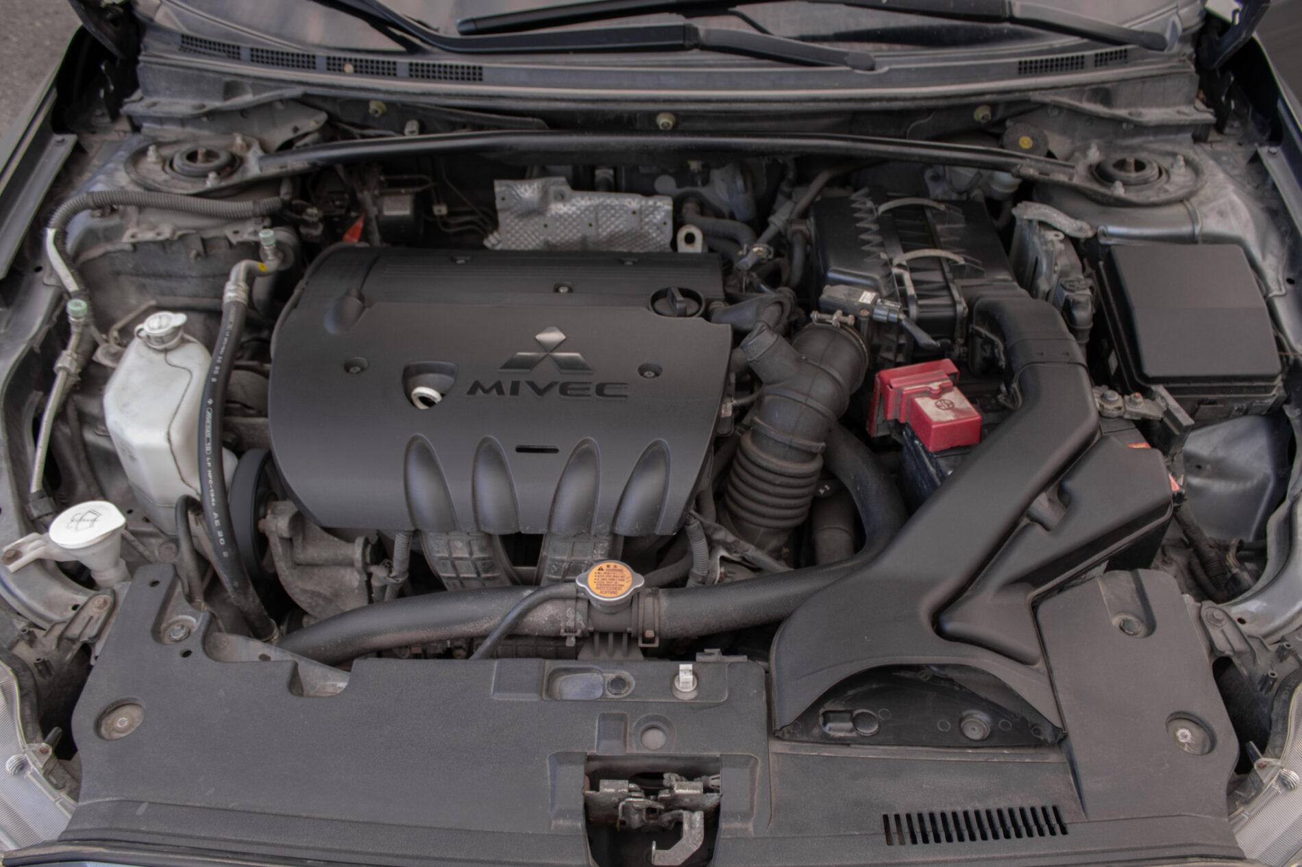 2011 Mitsubishi Lancer, sivá sedan, 178 968 km