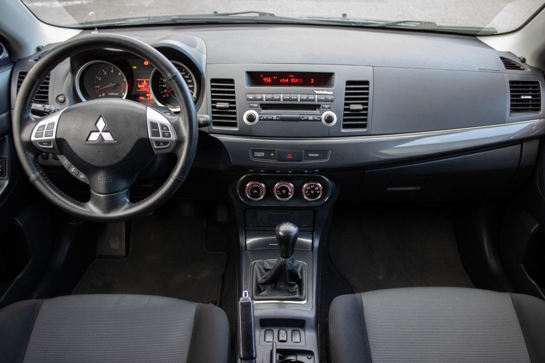 2011 Mitsubishi Lancer, sivá sedan, 178 968 km