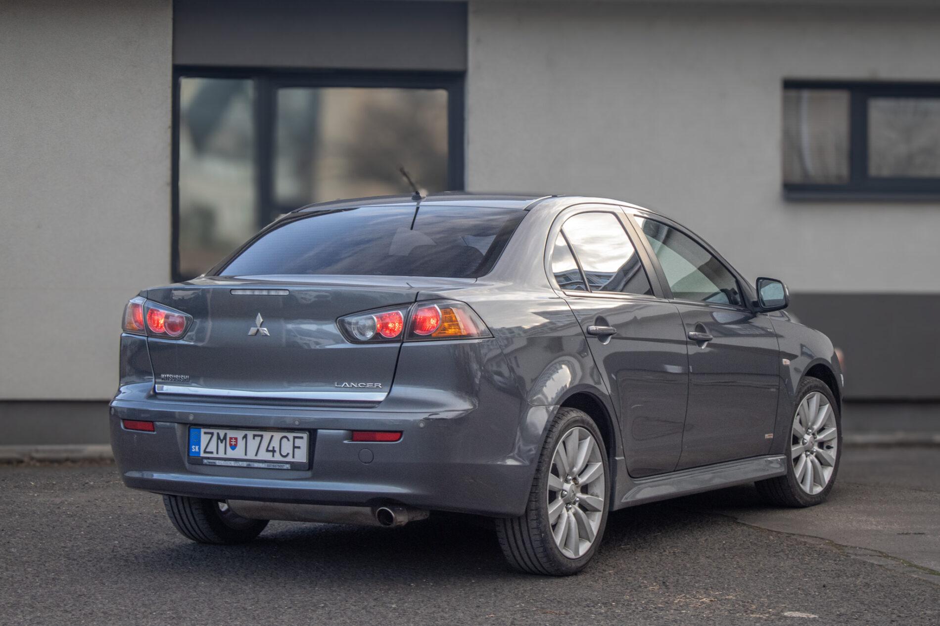 2011 Mitsubishi Lancer, sivá sedan, 178 968 km