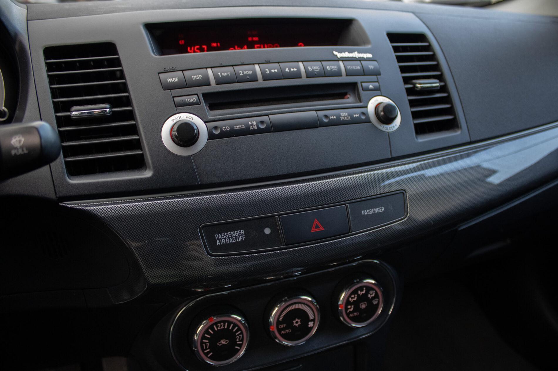 2011 Mitsubishi Lancer, sivá sedan, 178 968 km