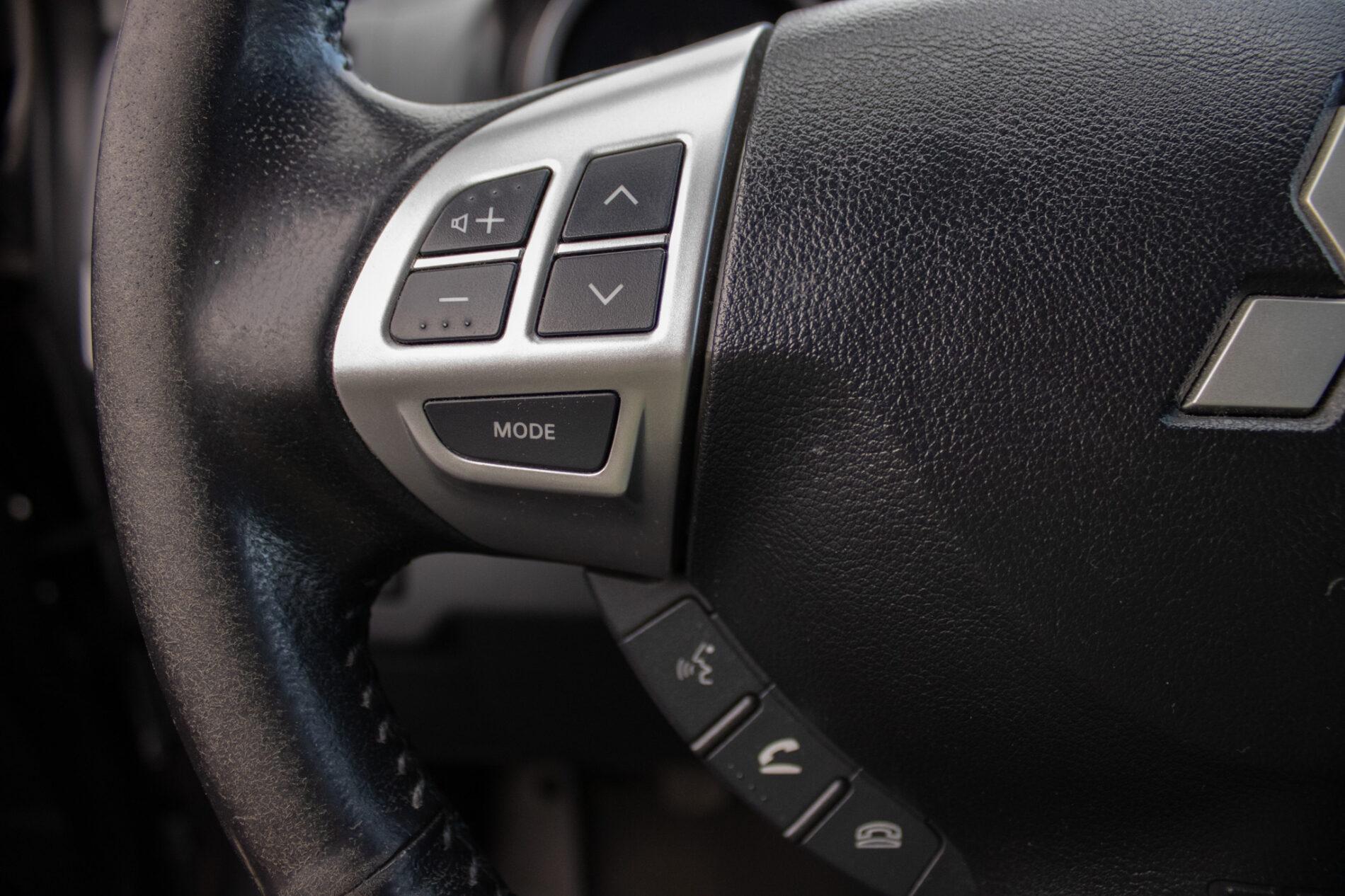 2011 Mitsubishi Lancer, sivá sedan, 178 968 km