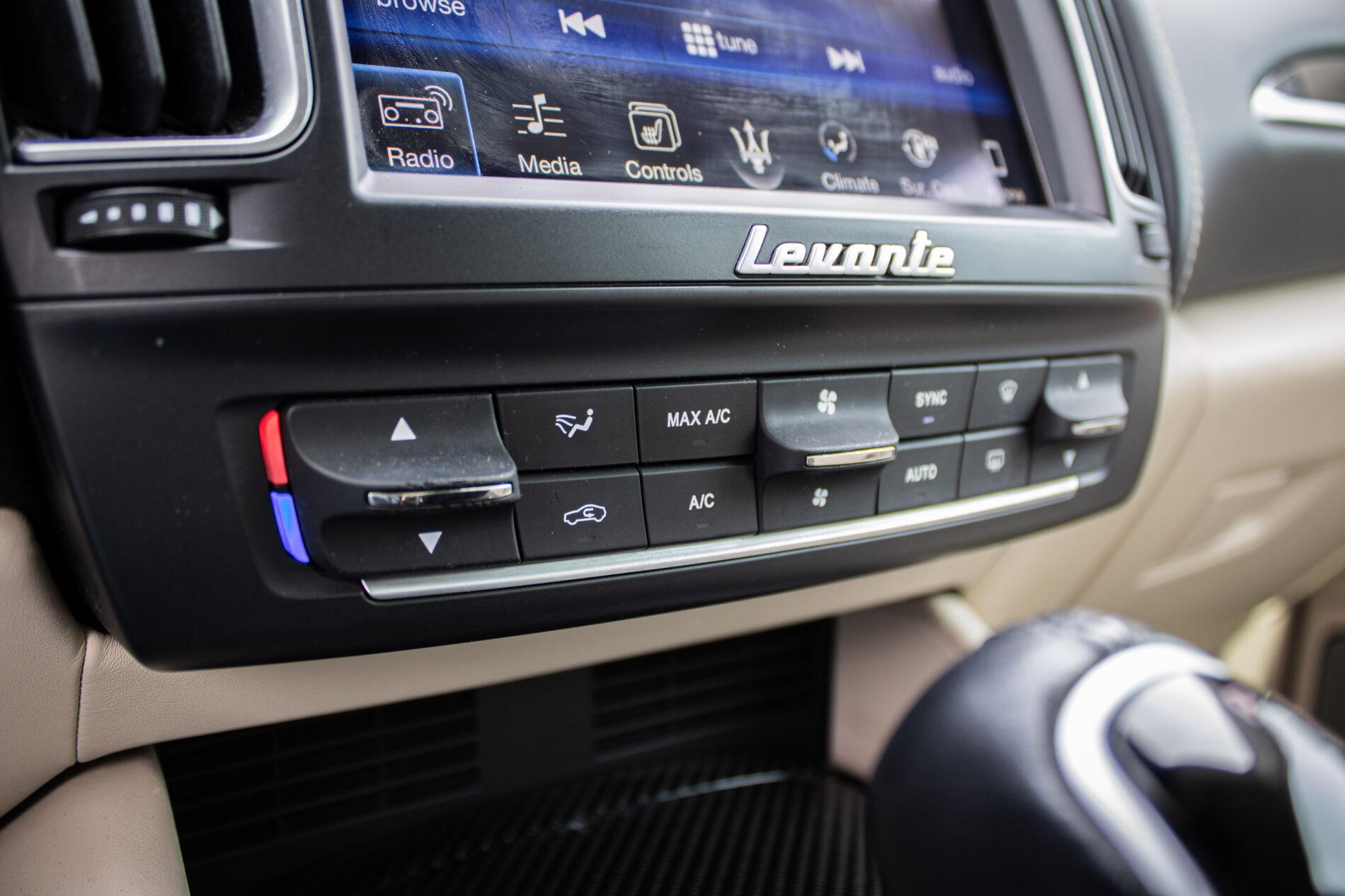 2017 Maserati Levante, čierna suv, 212 484 km