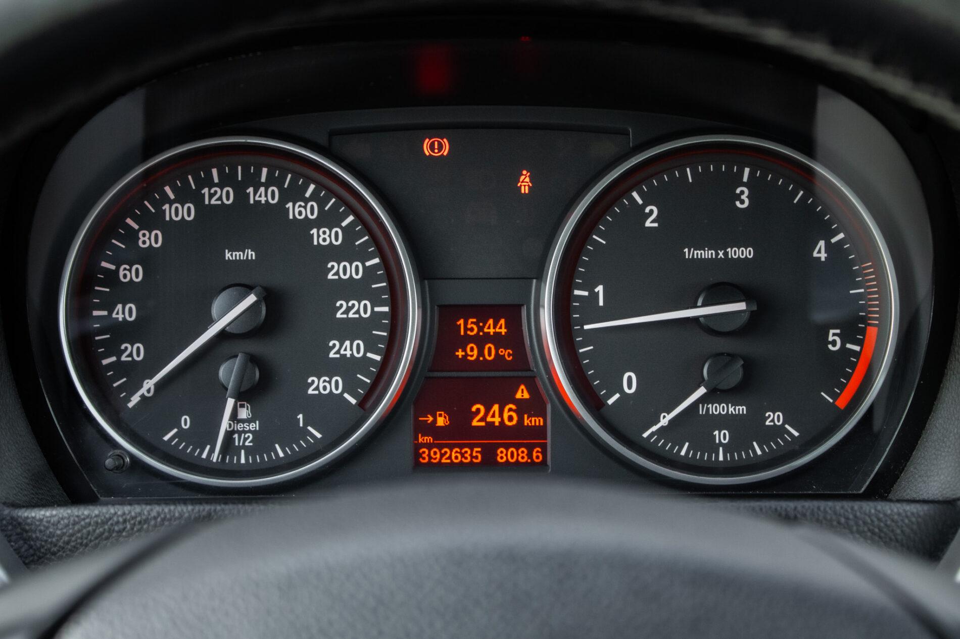 2008 BMW 330d, zelená kombi, 392 635 km