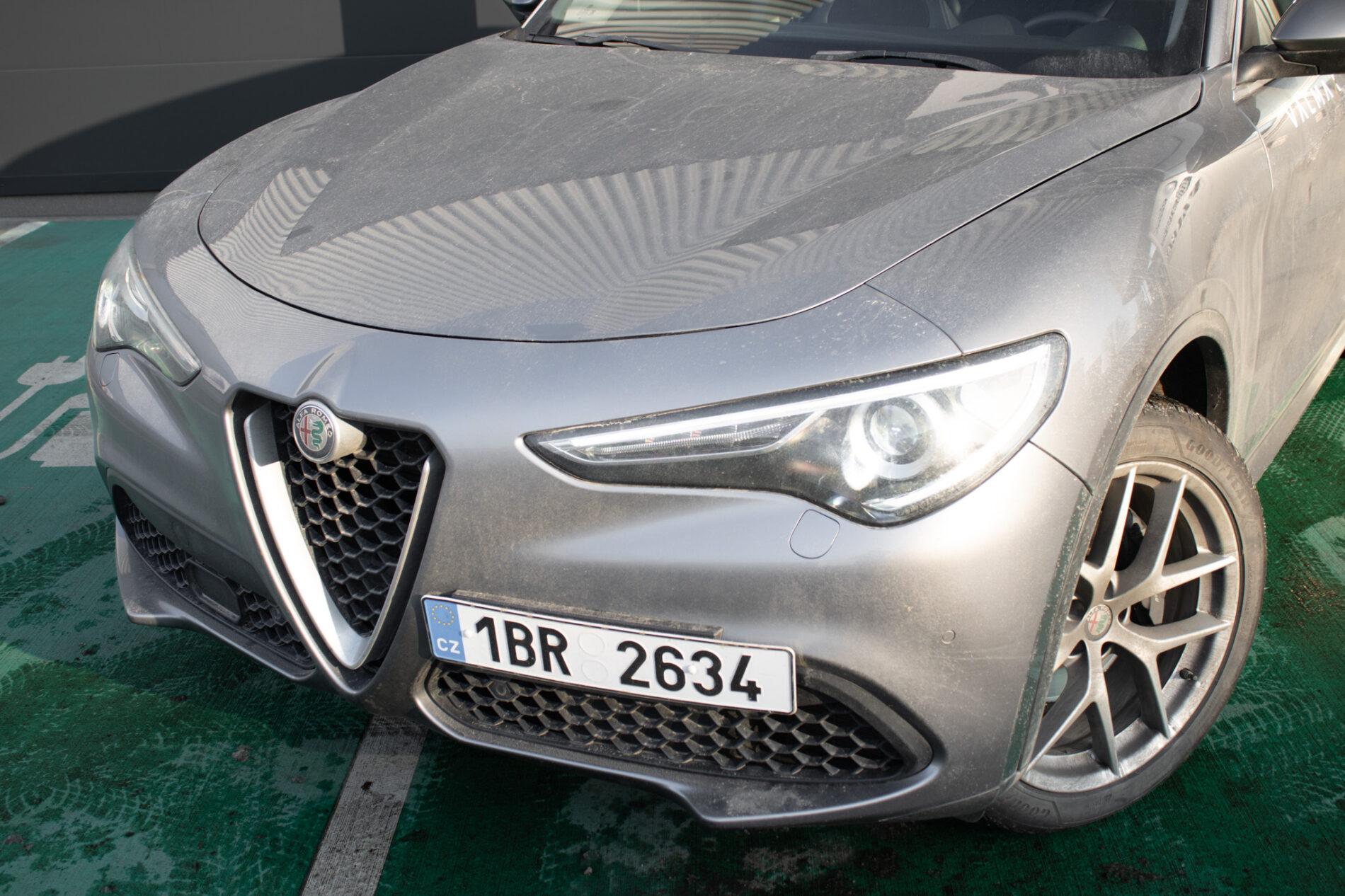 2017 Alfa Romeo Stelvio, sivá suv, 160 000 km