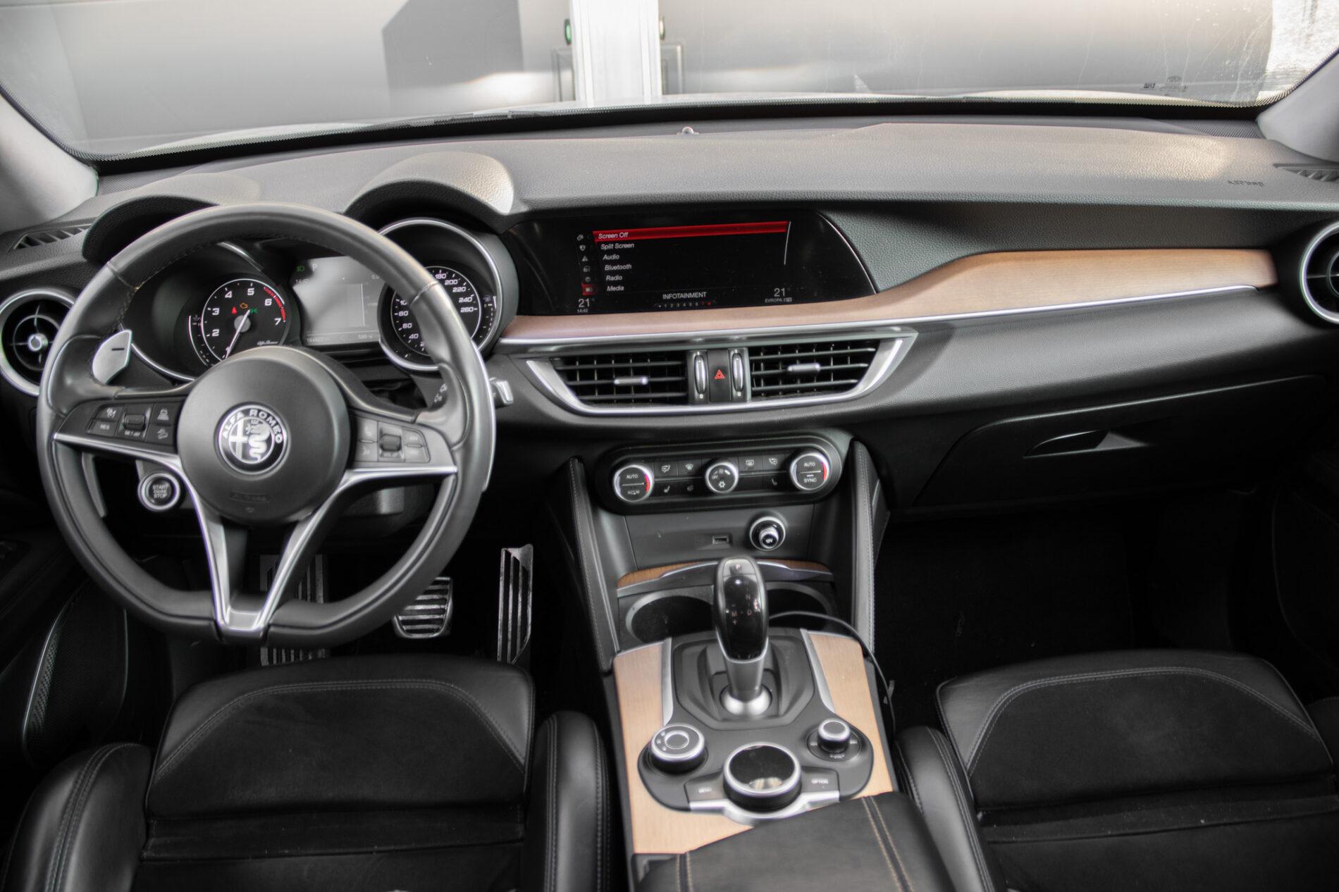 2017 Alfa Romeo Stelvio, sivá suv, 160 000 km