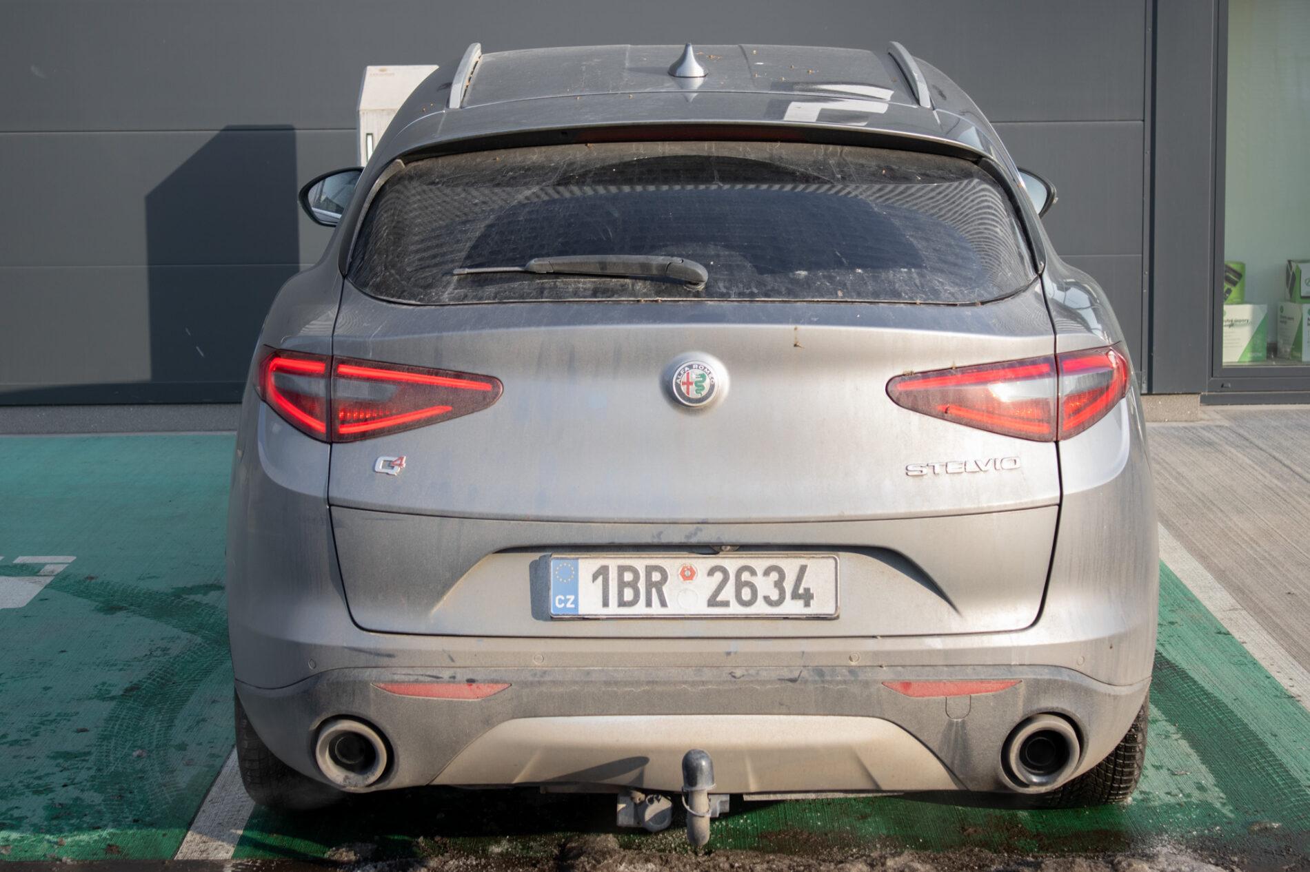 2017 Alfa Romeo Stelvio, sivá suv, 160 000 km
