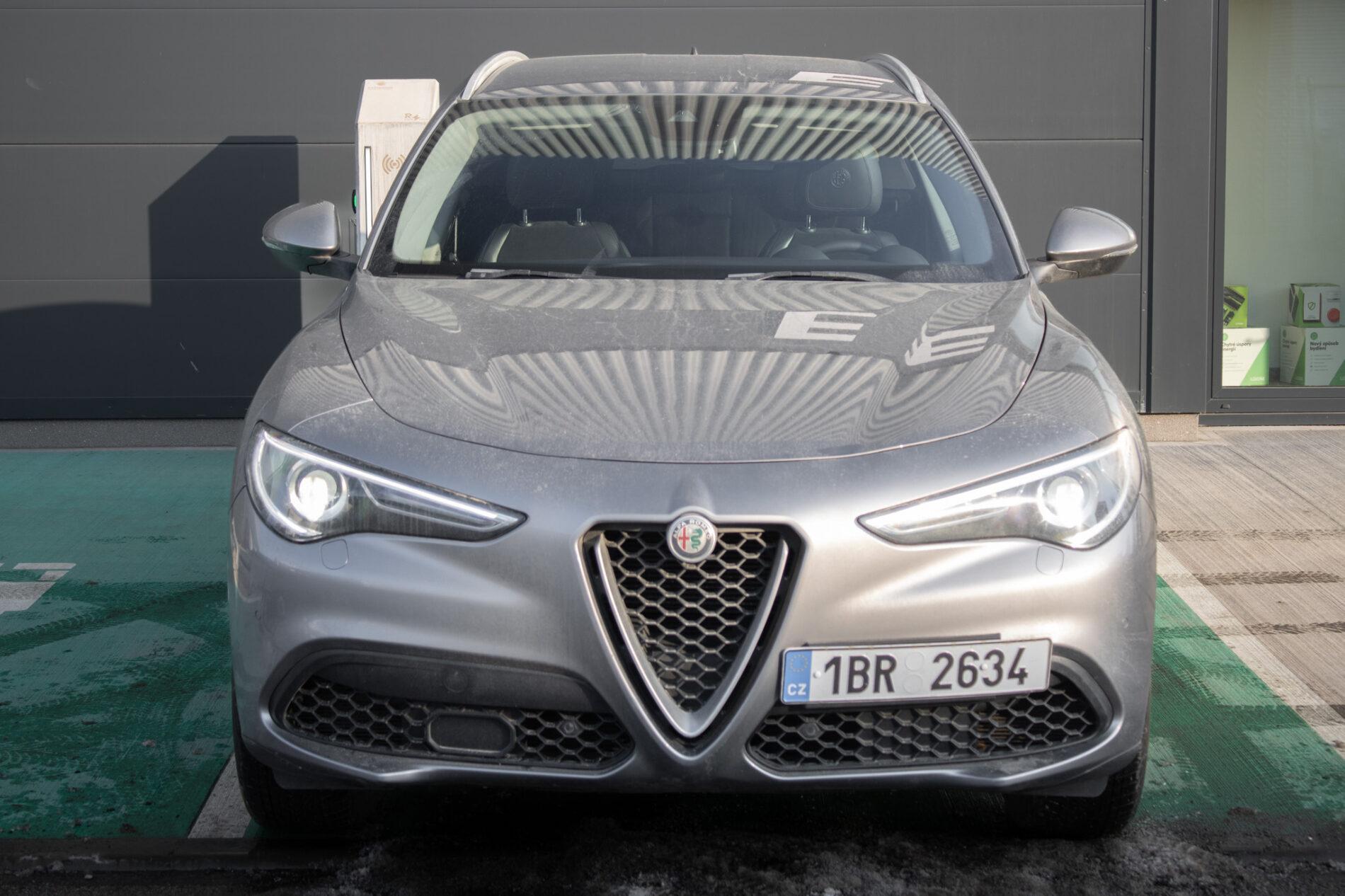 2017 Alfa Romeo Stelvio, sivá suv, 160 000 km