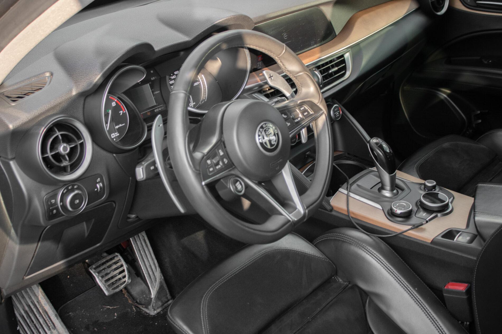 2017 Alfa Romeo Stelvio, sivá suv, 160 000 km