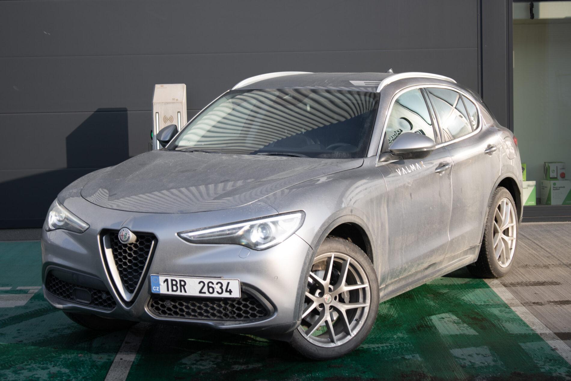 2017 Alfa Romeo Stelvio, sivá suv, 160 000 km