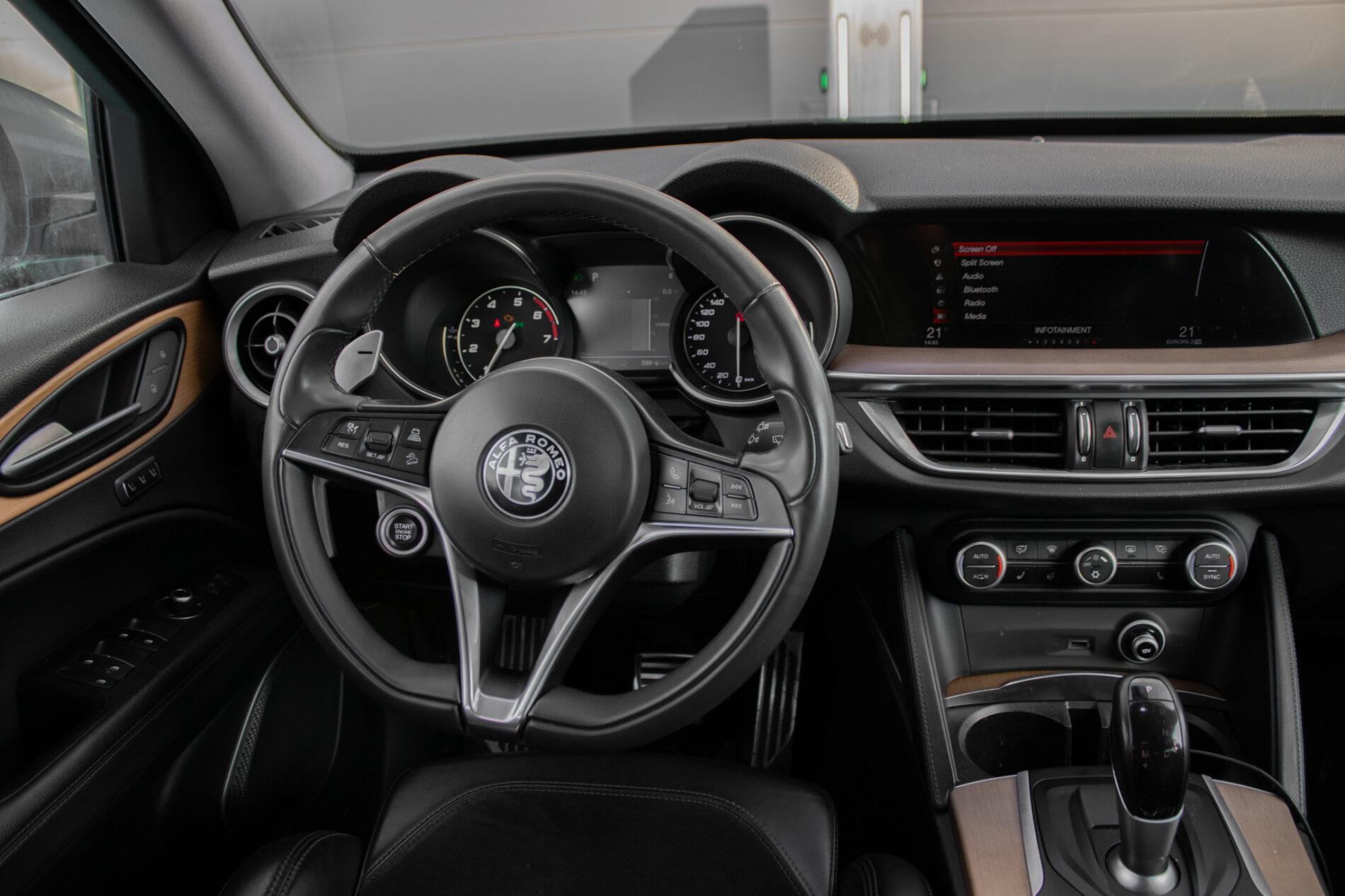 2017 Alfa Romeo Stelvio, sivá suv, 160 000 km