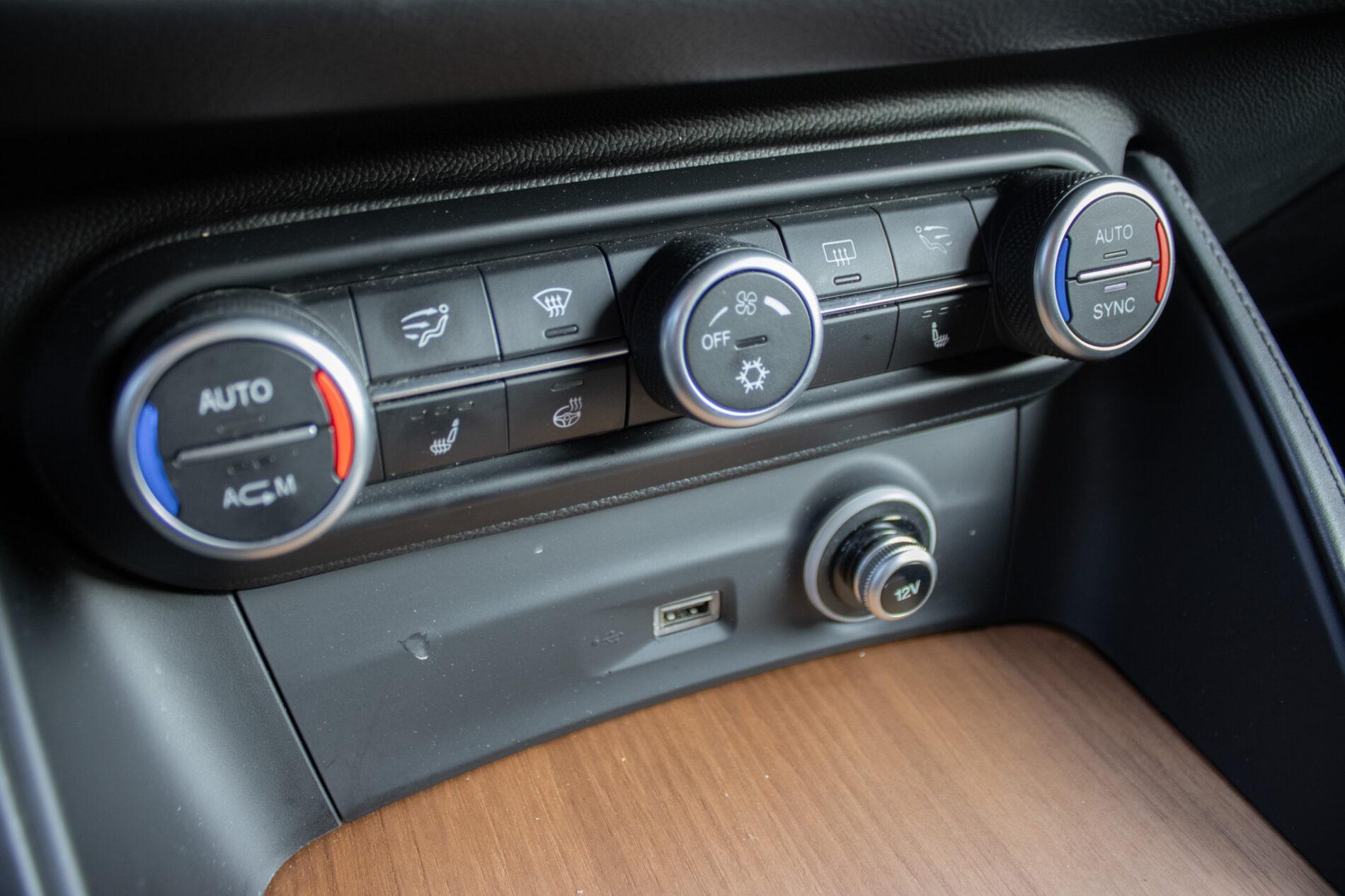 2017 Alfa Romeo Stelvio, sivá suv, 160 000 km