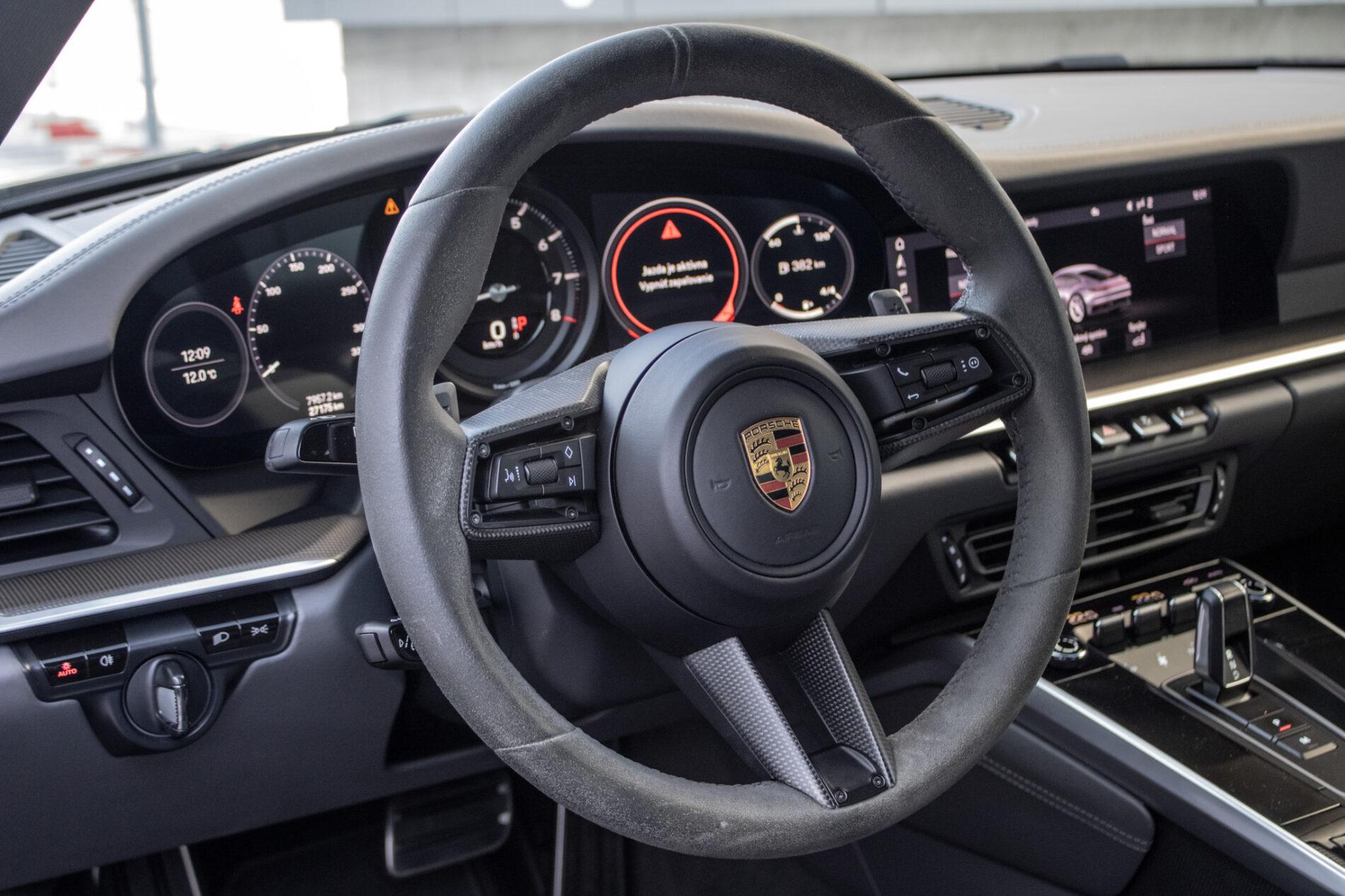 2021 Porsche 992 Carrera 4S, zelená kupé, 27 175 km