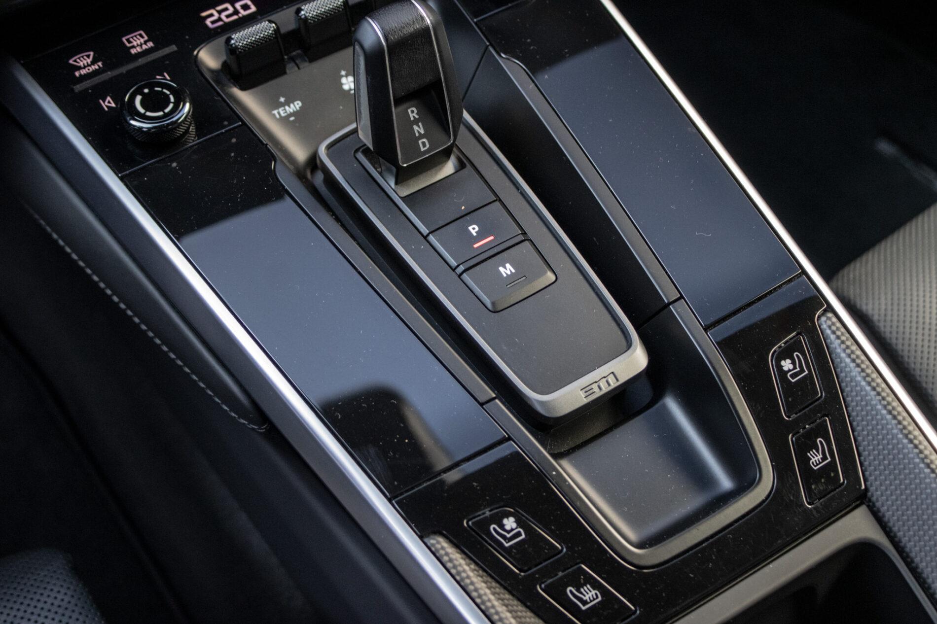 2021 Porsche 992 Carrera 4S, zelená kupé, 27 175 km