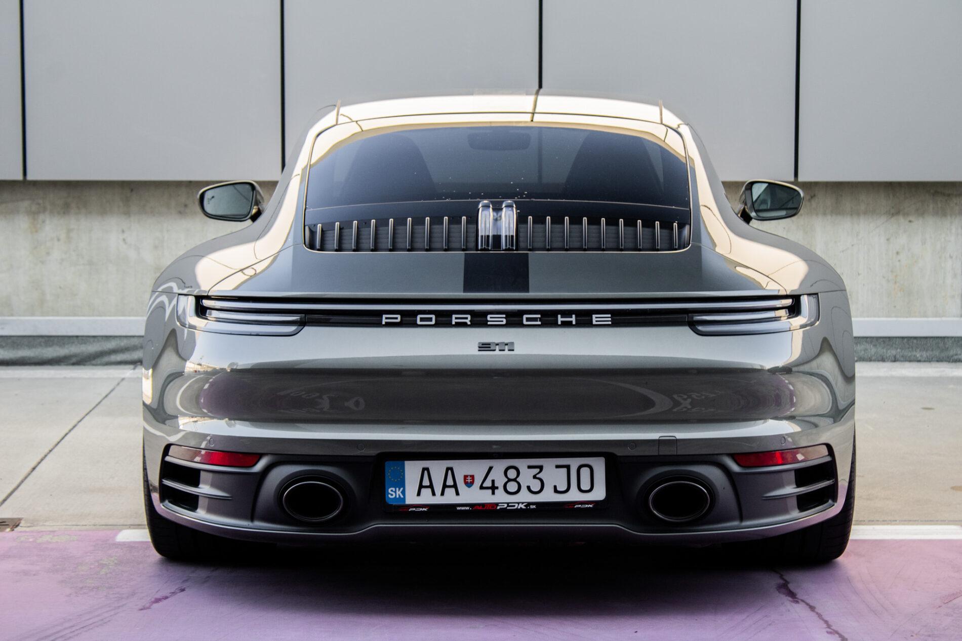 2021 Porsche 992 Carrera 4S, zelená kupé, 27 175 km