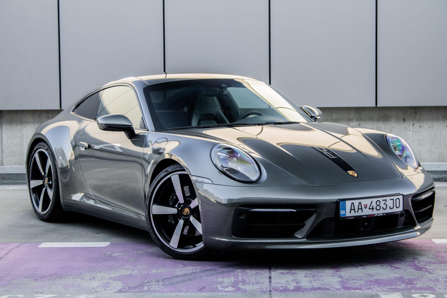 2021 Porsche 992 Carrera 4S, zelená kupé, 27 175 km