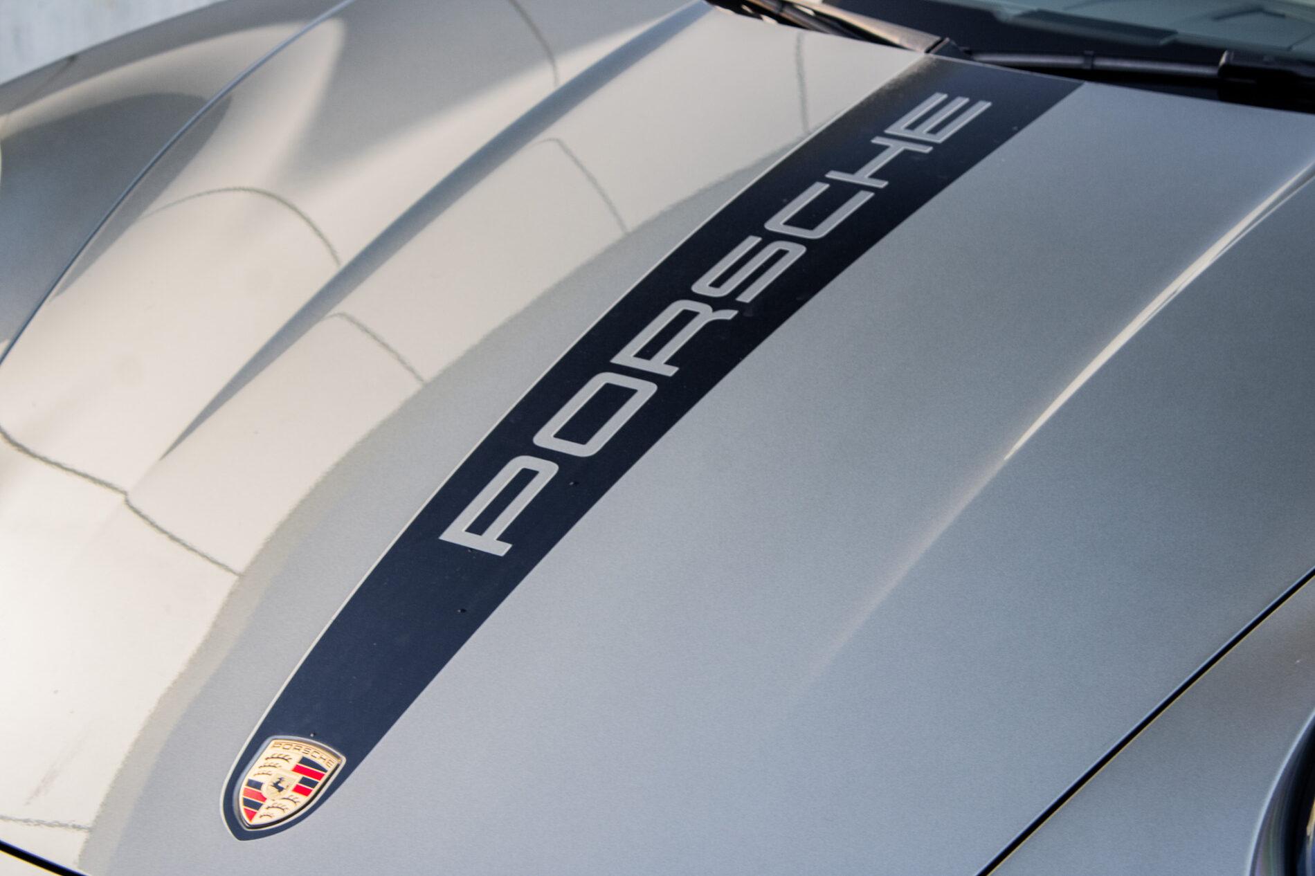 2021 Porsche 992 Carrera 4S, zelená kupé, 27 175 km