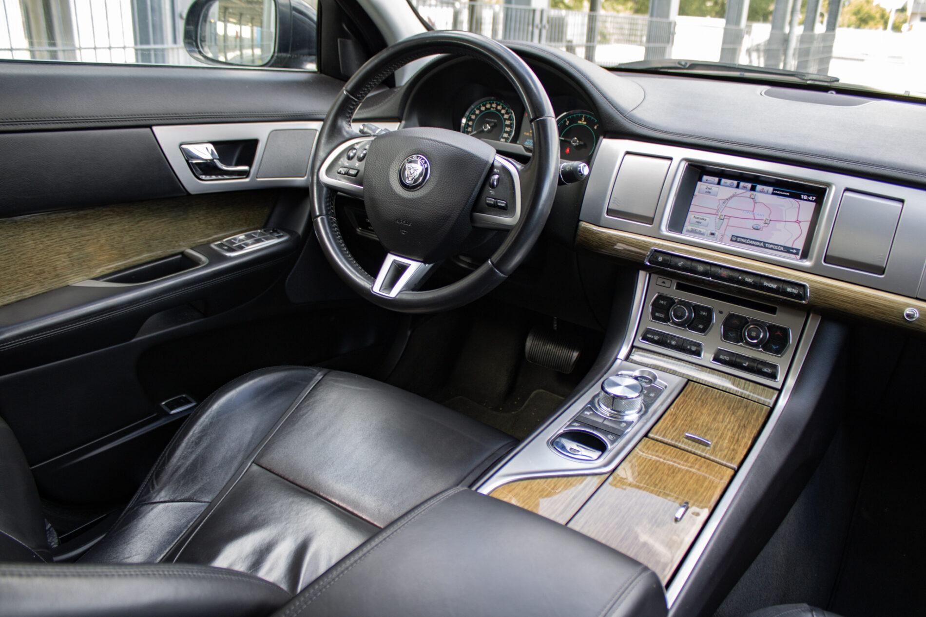 2014 Jaguar XF, čierna kombi, 224 926 km
