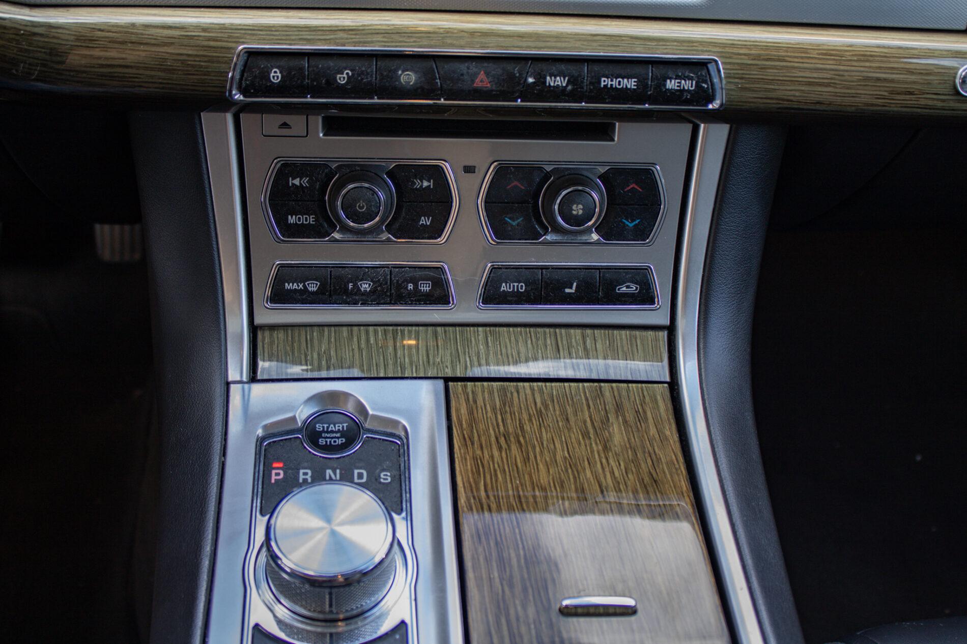 2014 Jaguar XF, čierna kombi, 224 926 km