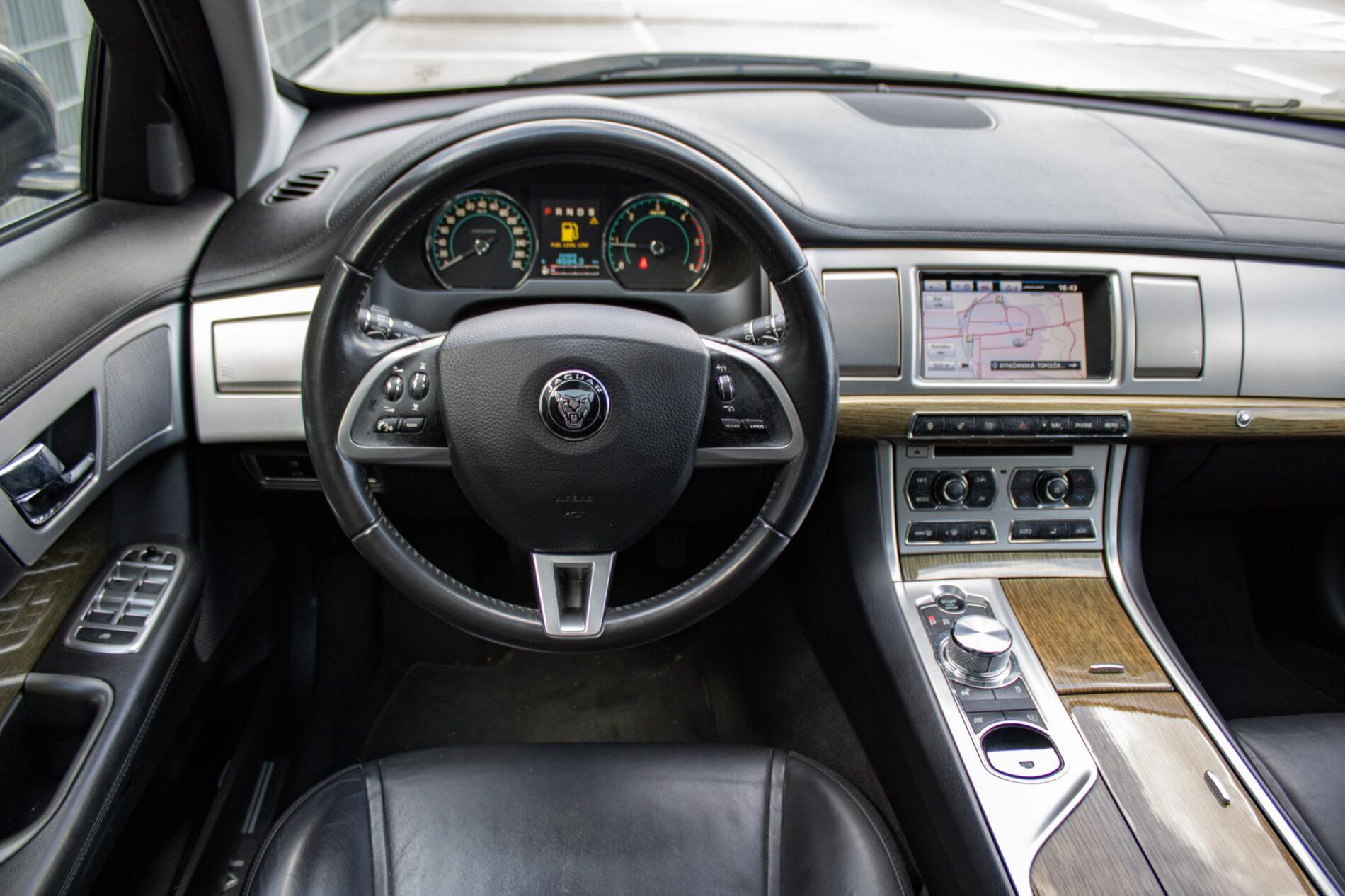 2014 Jaguar XF, čierna kombi, 224 926 km