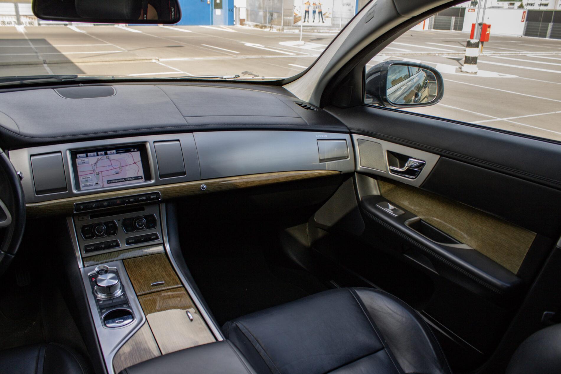 2014 Jaguar XF, čierna kombi, 224 926 km