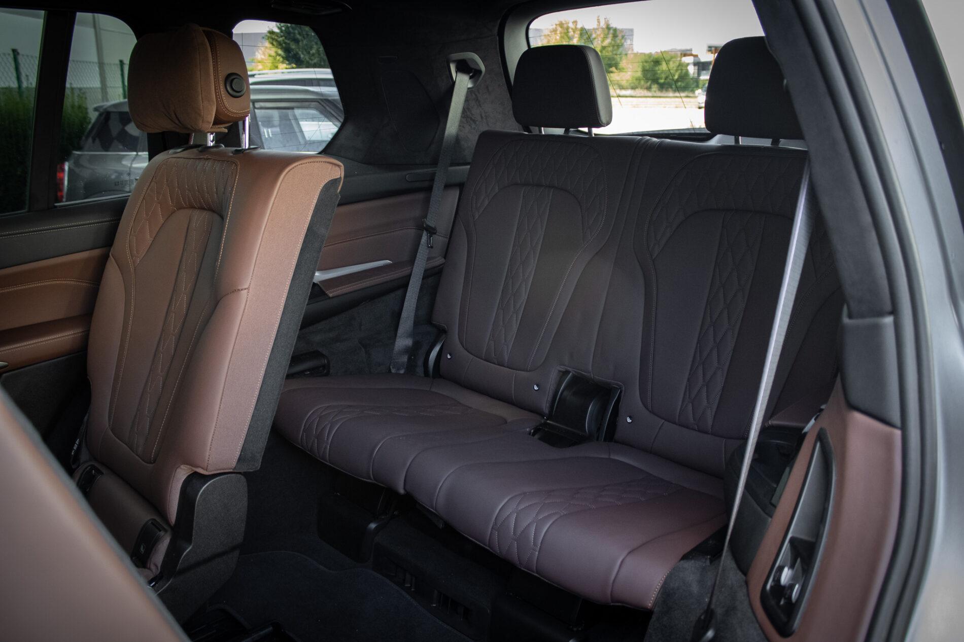 2024 BMW X7 M60i, sivá suv, 65 300 km