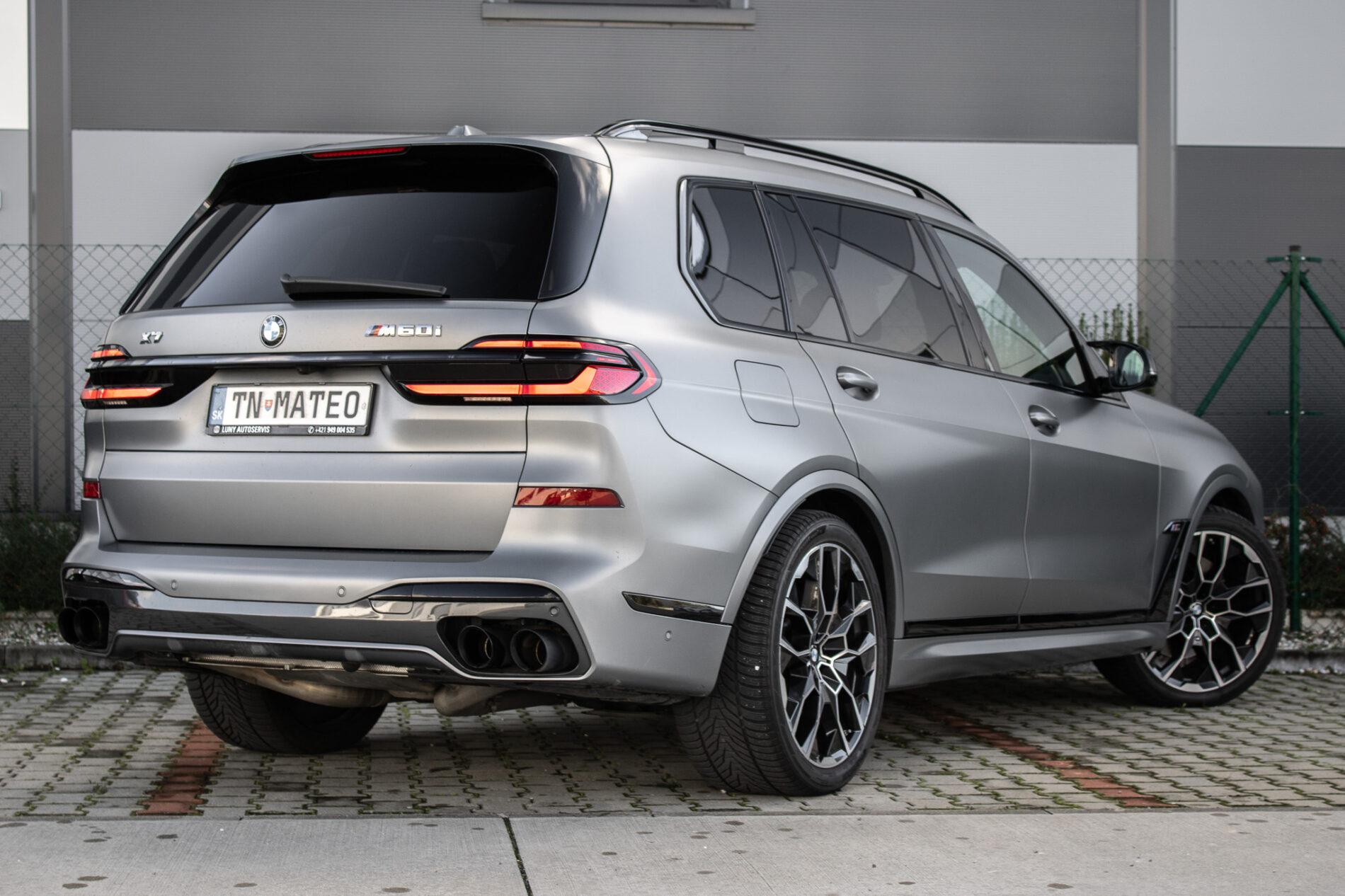 2024 BMW X7 M60i, sivá suv, 65 300 km