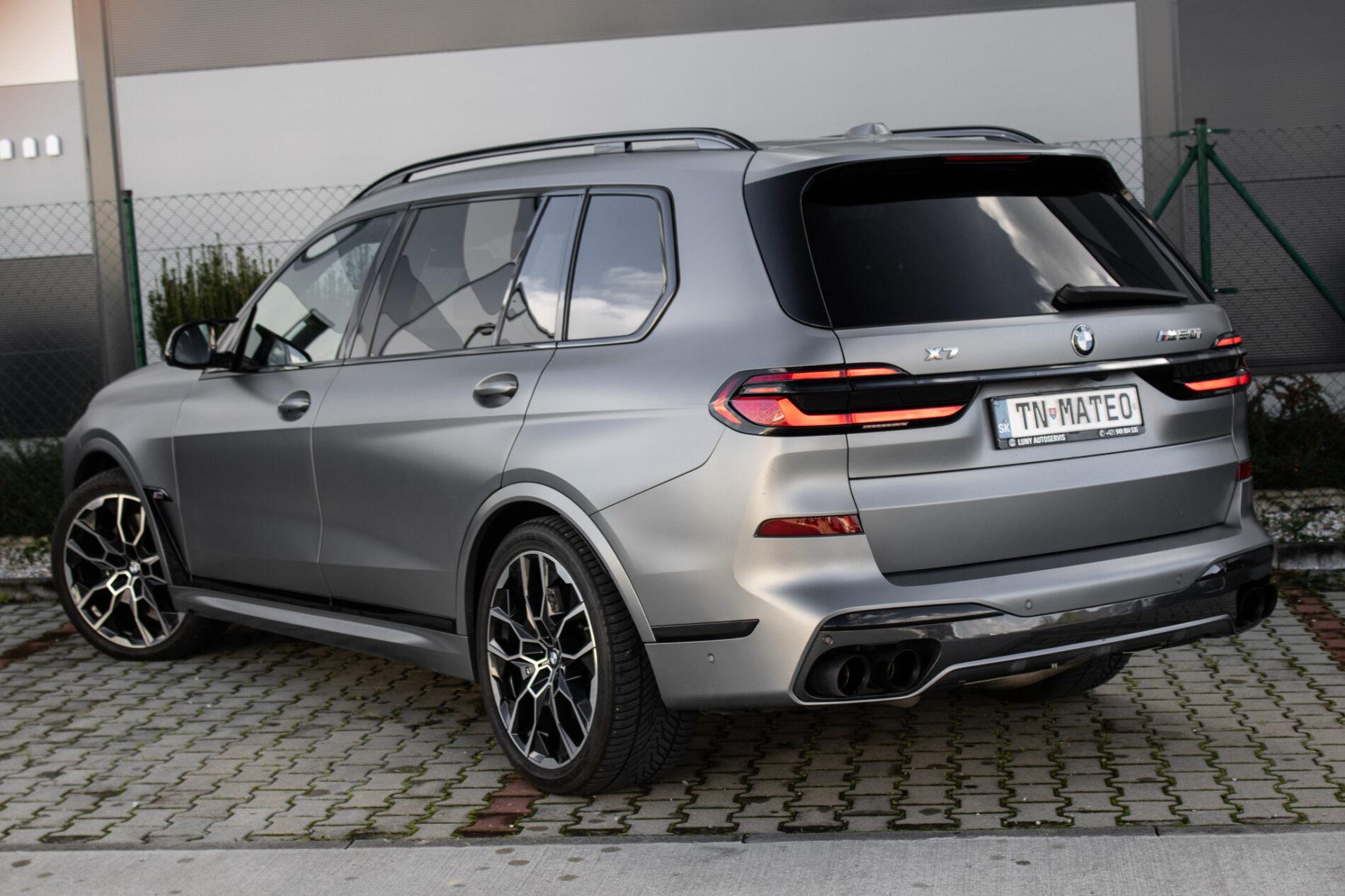 2024 BMW X7 M60i, sivá suv, 65 300 km