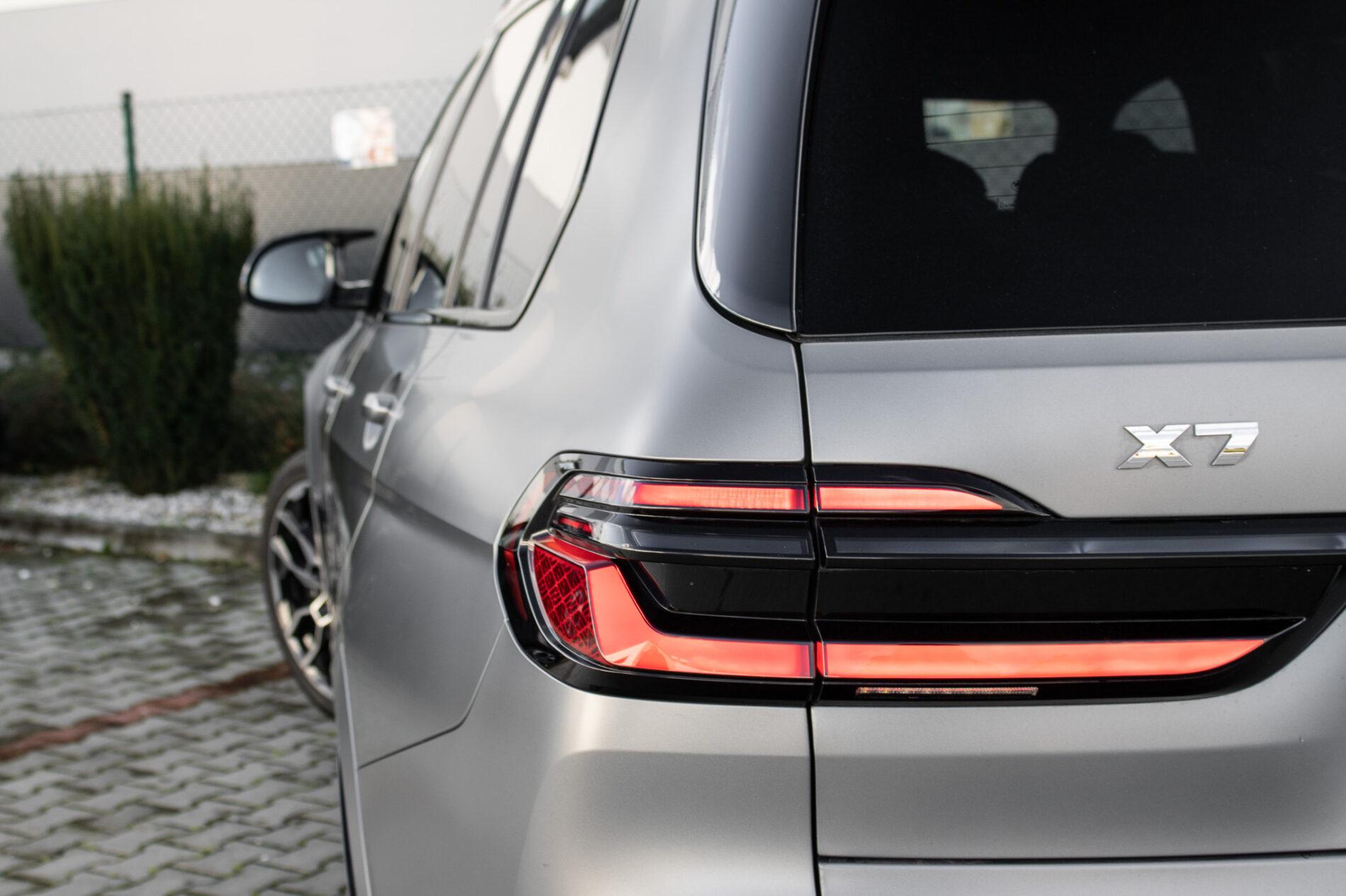 2024 BMW X7 M60i, sivá suv, 65 300 km
