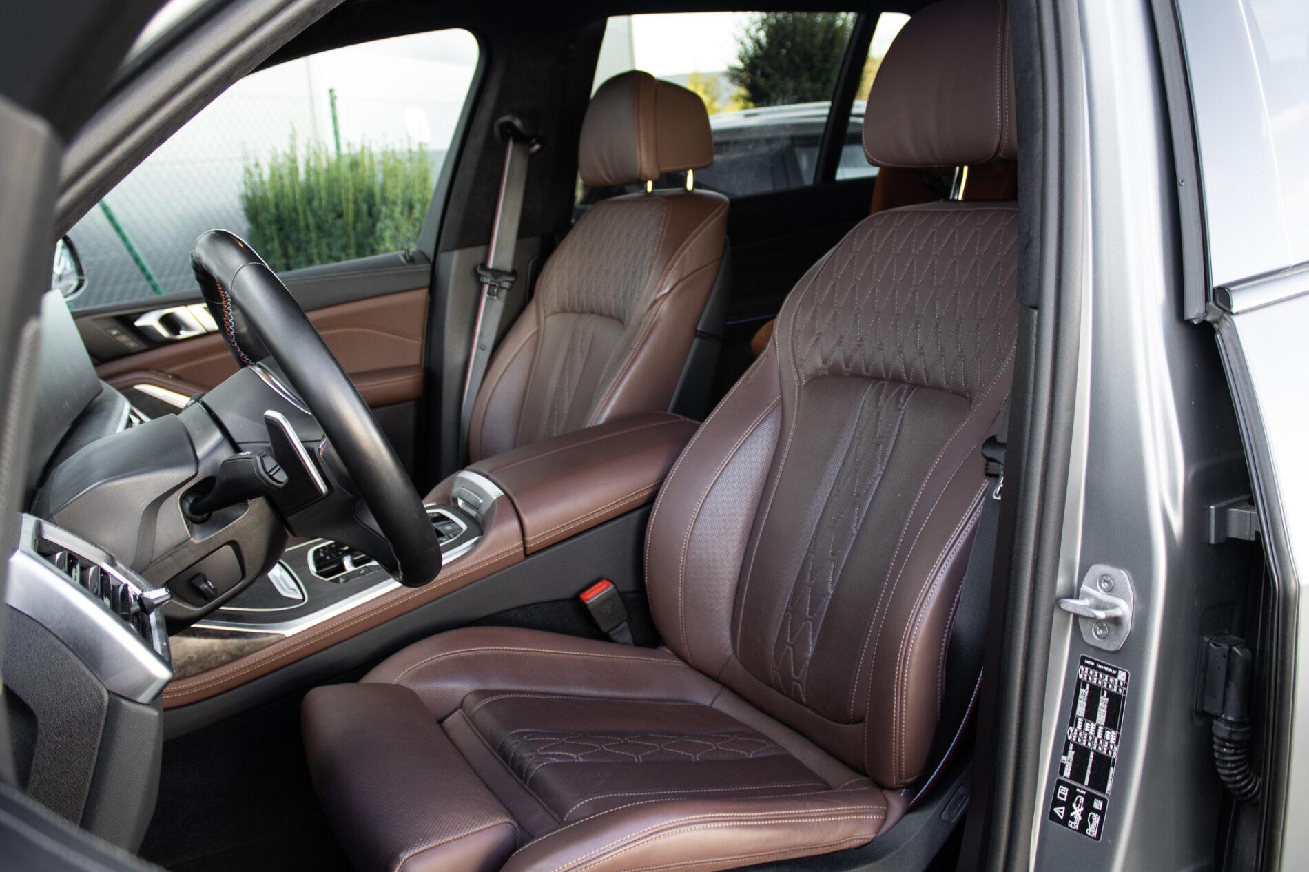 2024 BMW X7 M60i, sivá suv, 65 300 km