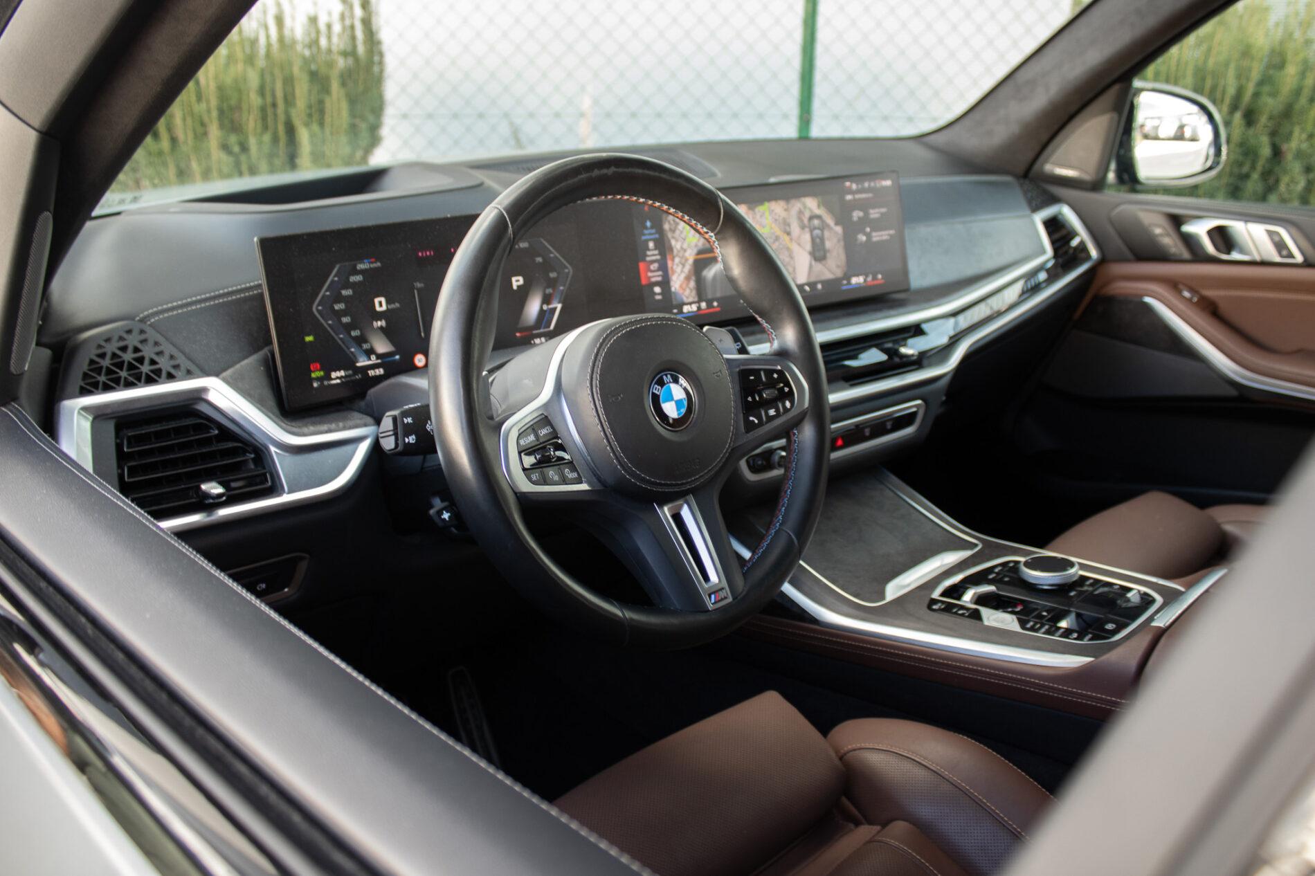 2024 BMW X7 M60i, sivá suv, 65 300 km