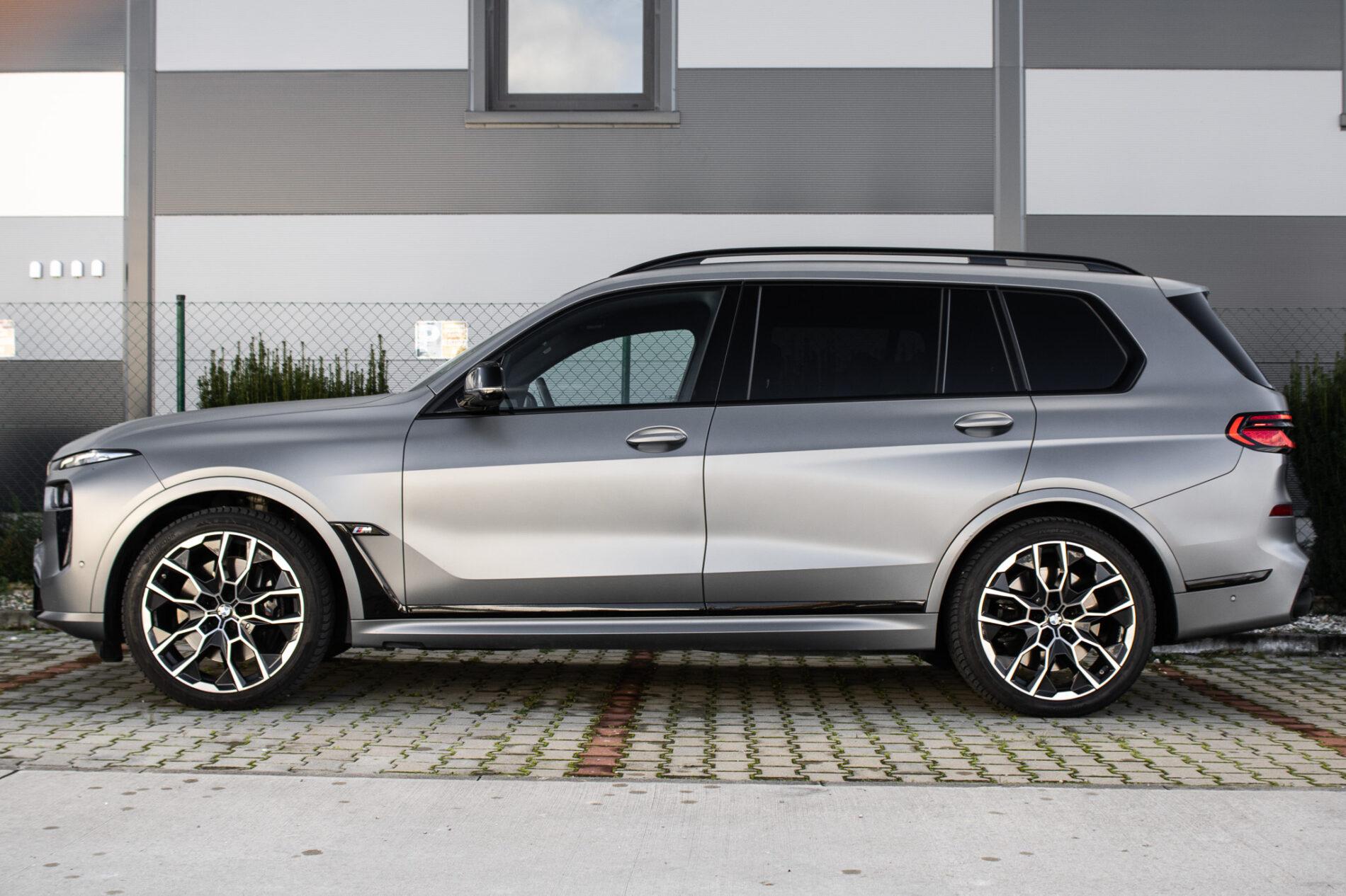 2024 BMW X7 M60i, sivá suv, 65 300 km