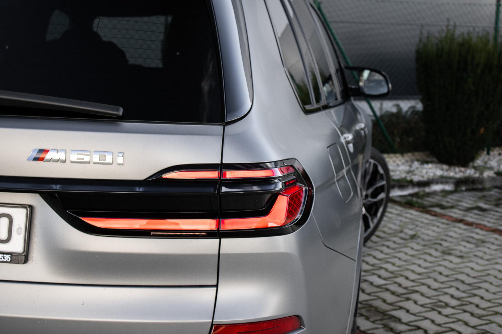 2024 BMW X7 M60i, sivá suv, 65 300 km