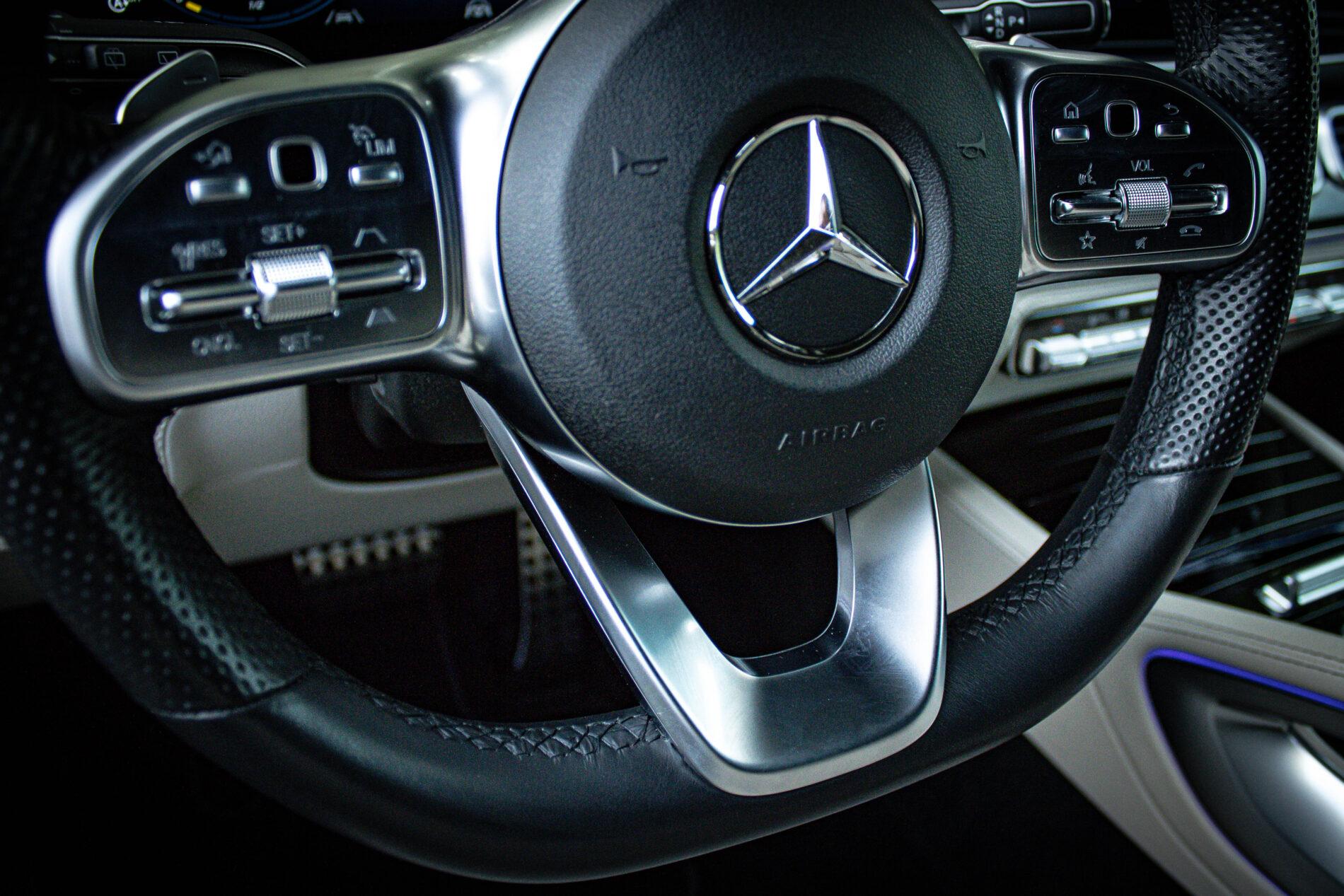 2023 Mercedes-Benz GLS 400d, čierna suv, 40 535 km