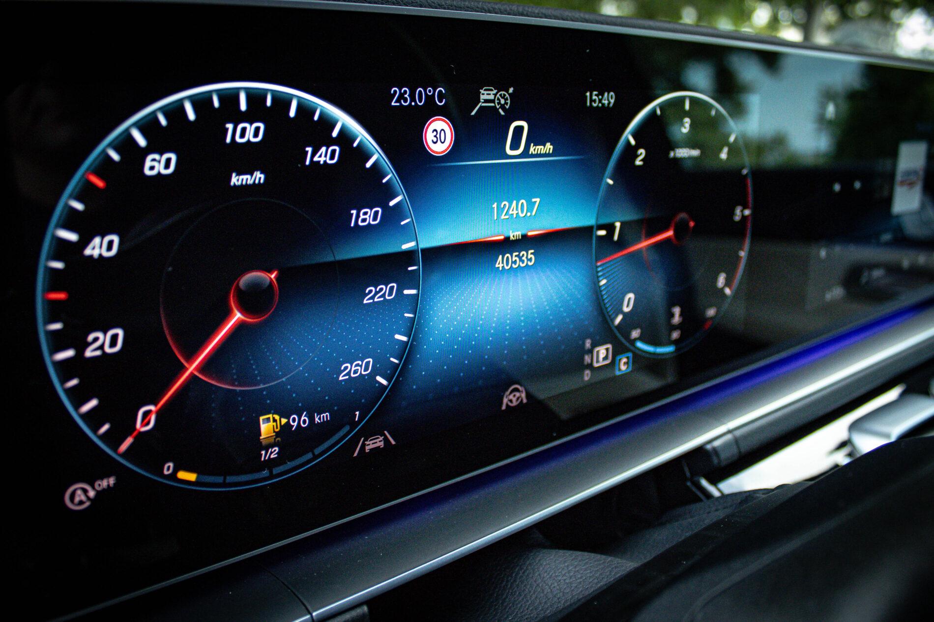 2023 Mercedes-Benz GLS 400d, čierna suv, 40 535 km