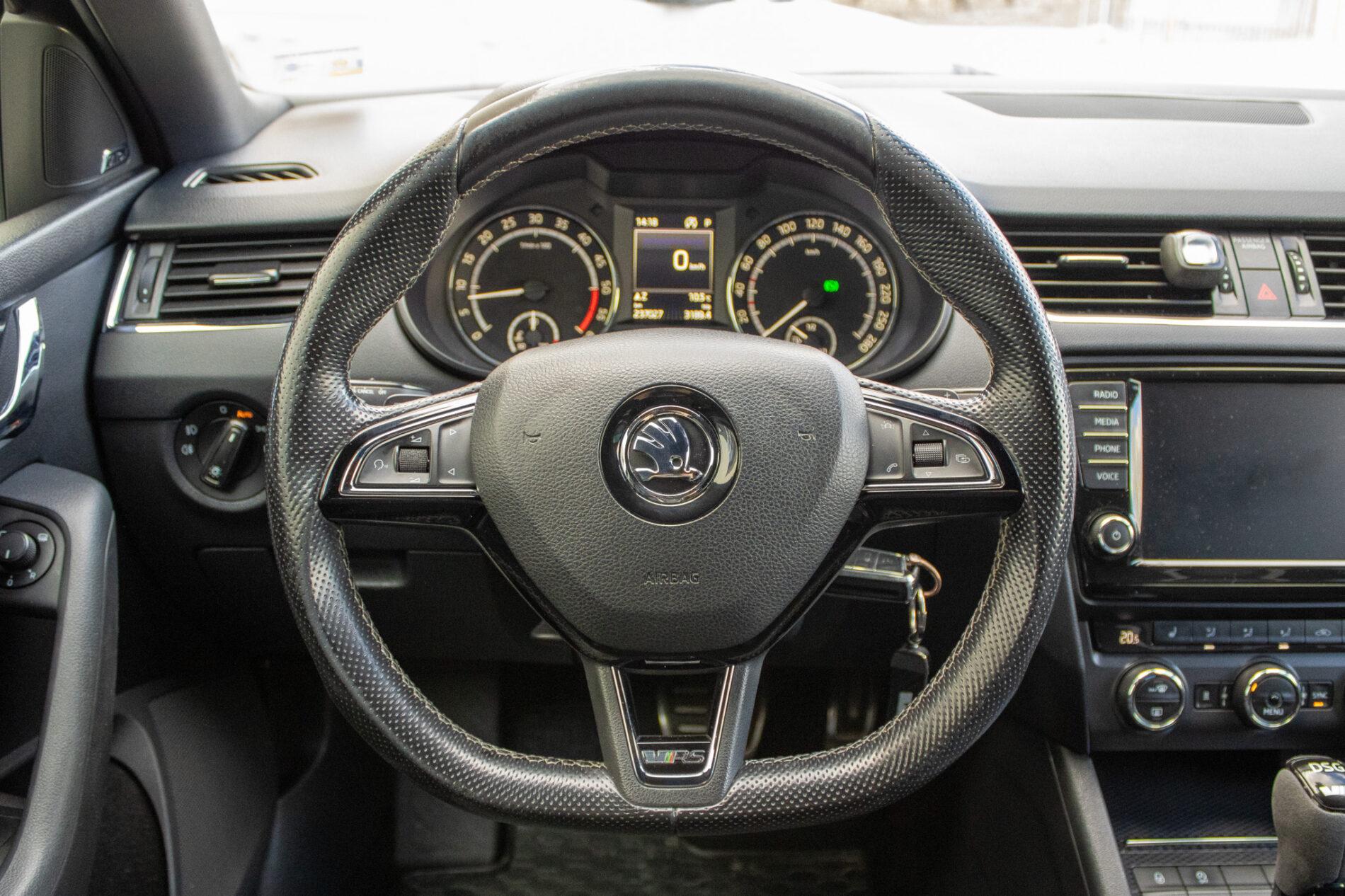 2016 Skoda Octavia RS, čierna kombi, 237 027 km