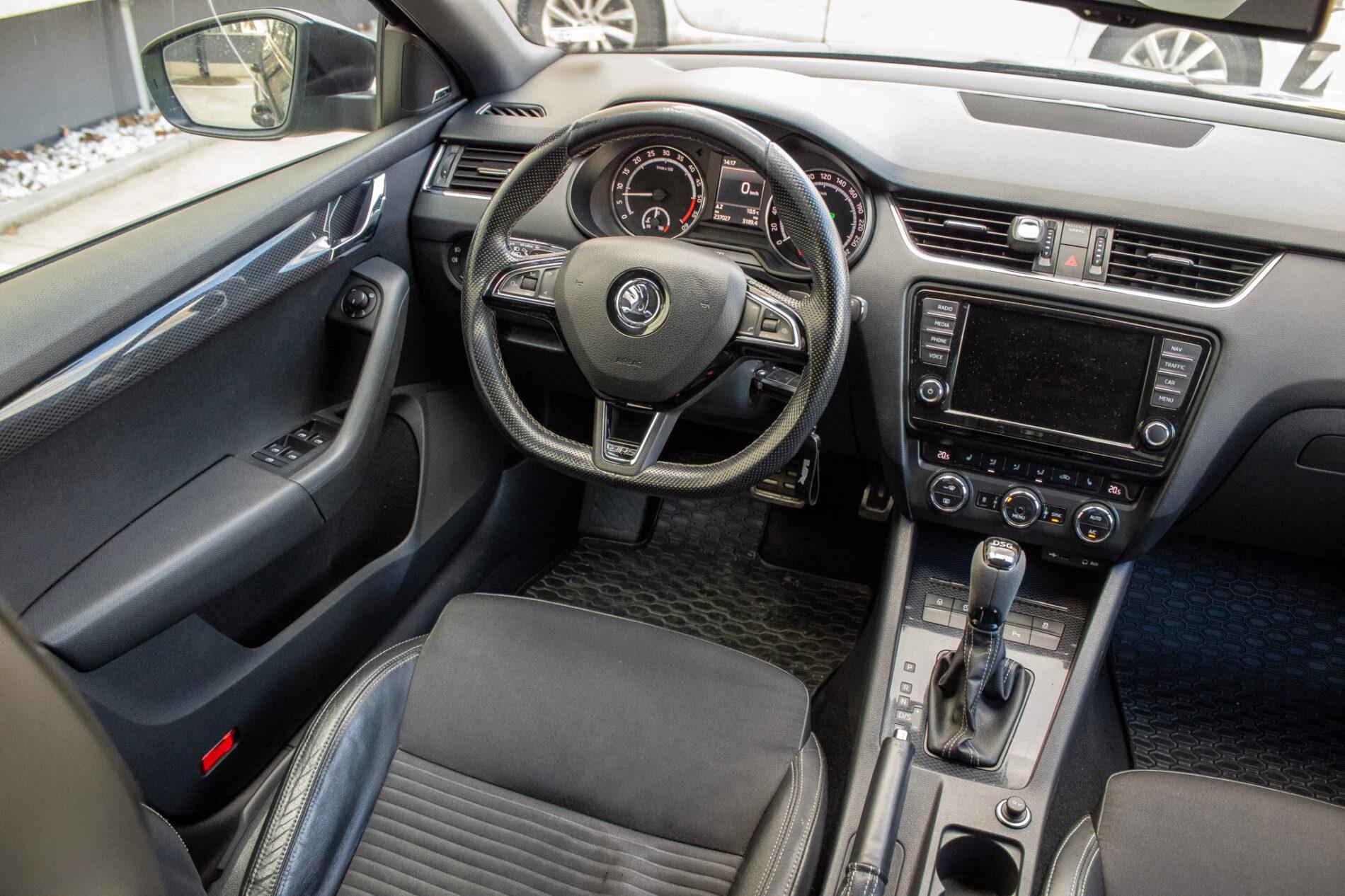 2016 Skoda Octavia RS, čierna kombi, 237 027 km