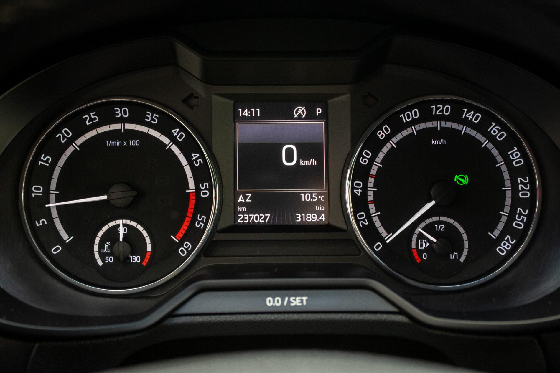 2016 Skoda Octavia RS, čierna kombi, 237 027 km