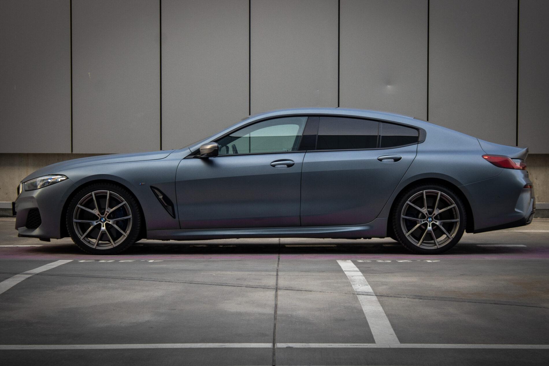 2021 BMW M850i, sivá kupé, 213 085 km