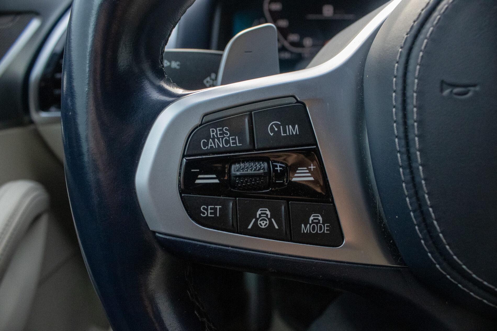 2021 BMW M850i, sivá kupé, 213 085 km