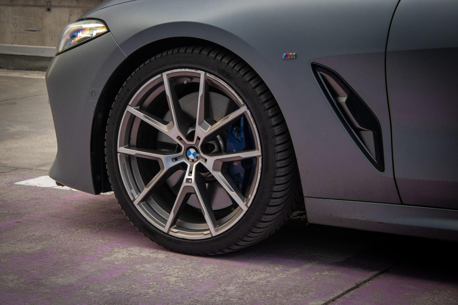 2021 BMW M850i, sivá kupé, 213 085 km