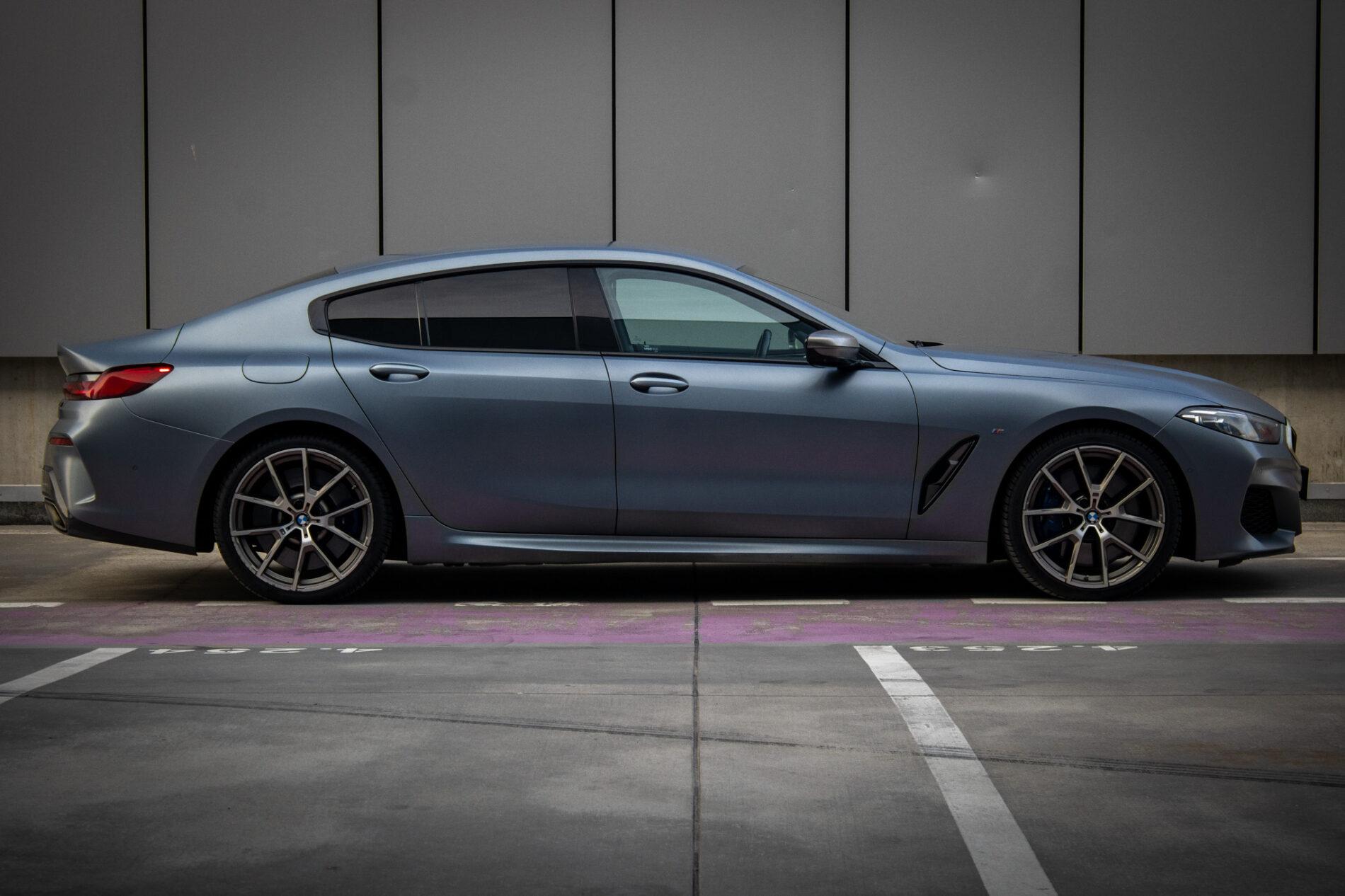 2021 BMW M850i, sivá kupé, 213 085 km