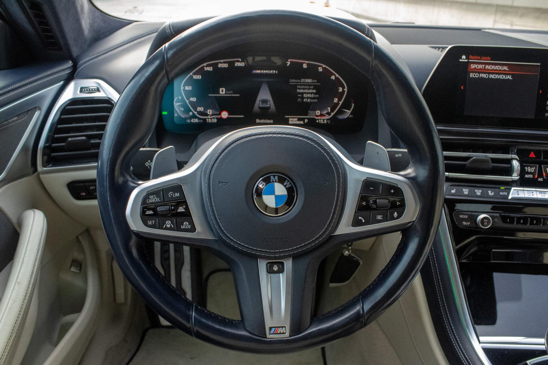 2021 BMW M850i, sivá kupé, 213 085 km