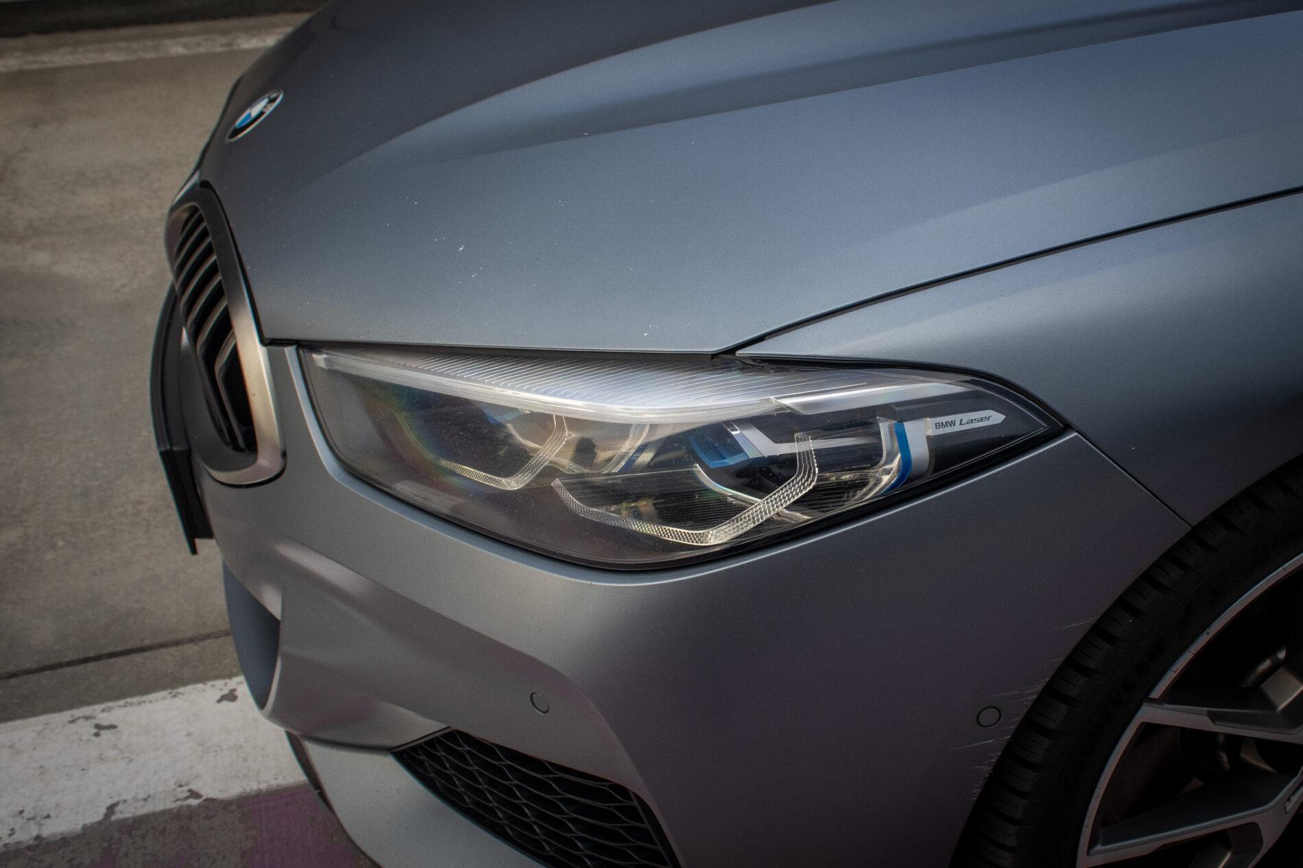 2021 BMW M850i, sivá kupé, 213 085 km