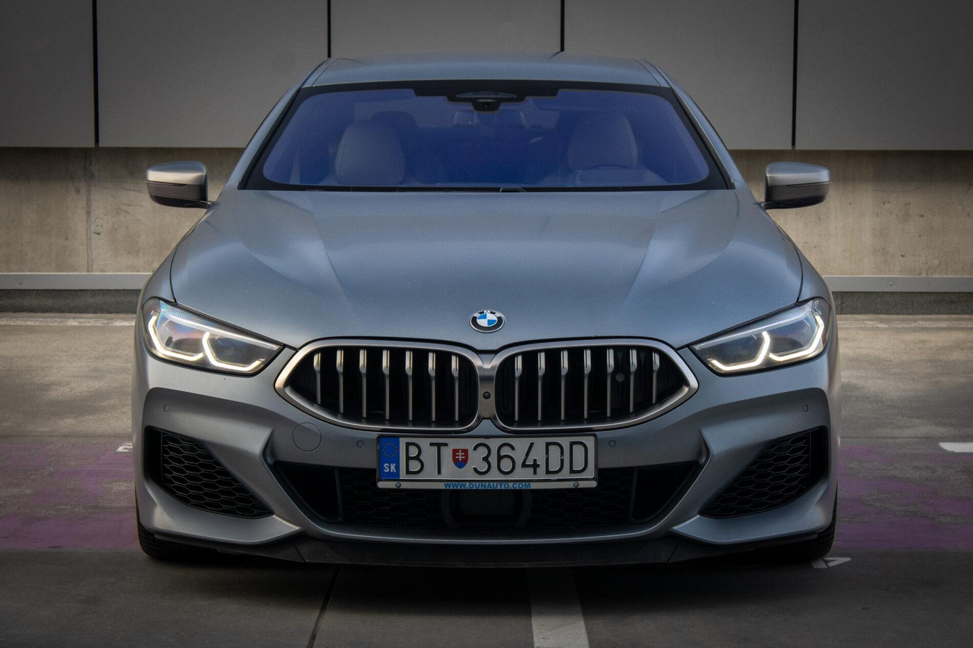 2021 BMW M850i, sivá kupé, 213 085 km