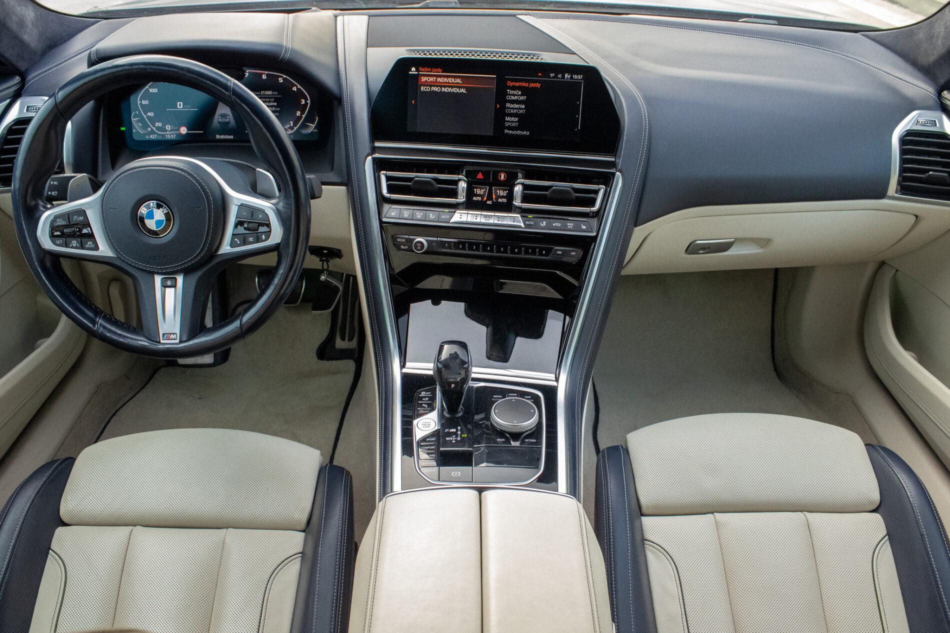 2021 BMW M850i, sivá kupé, 213 085 km