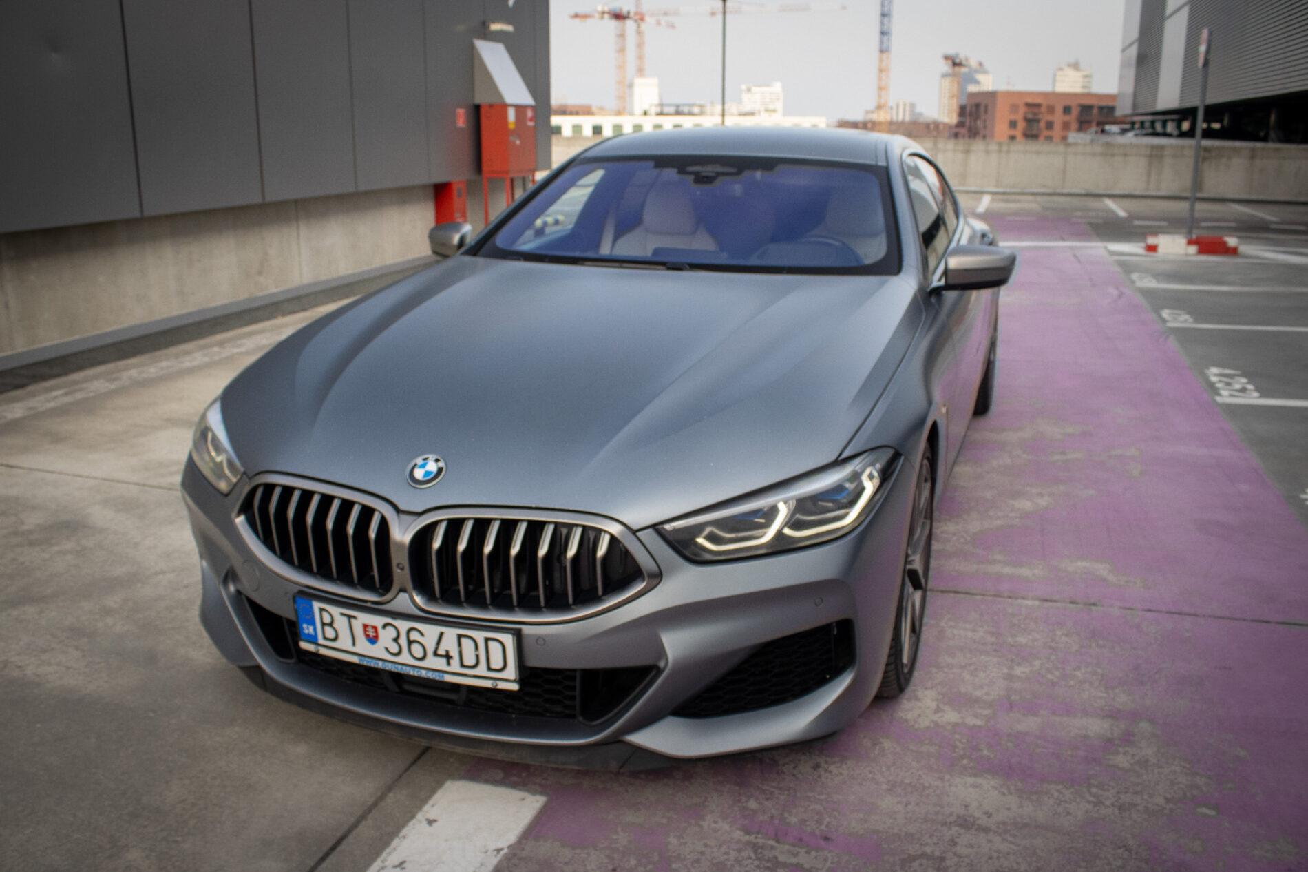 2021 BMW M850i, sivá kupé, 213 085 km
